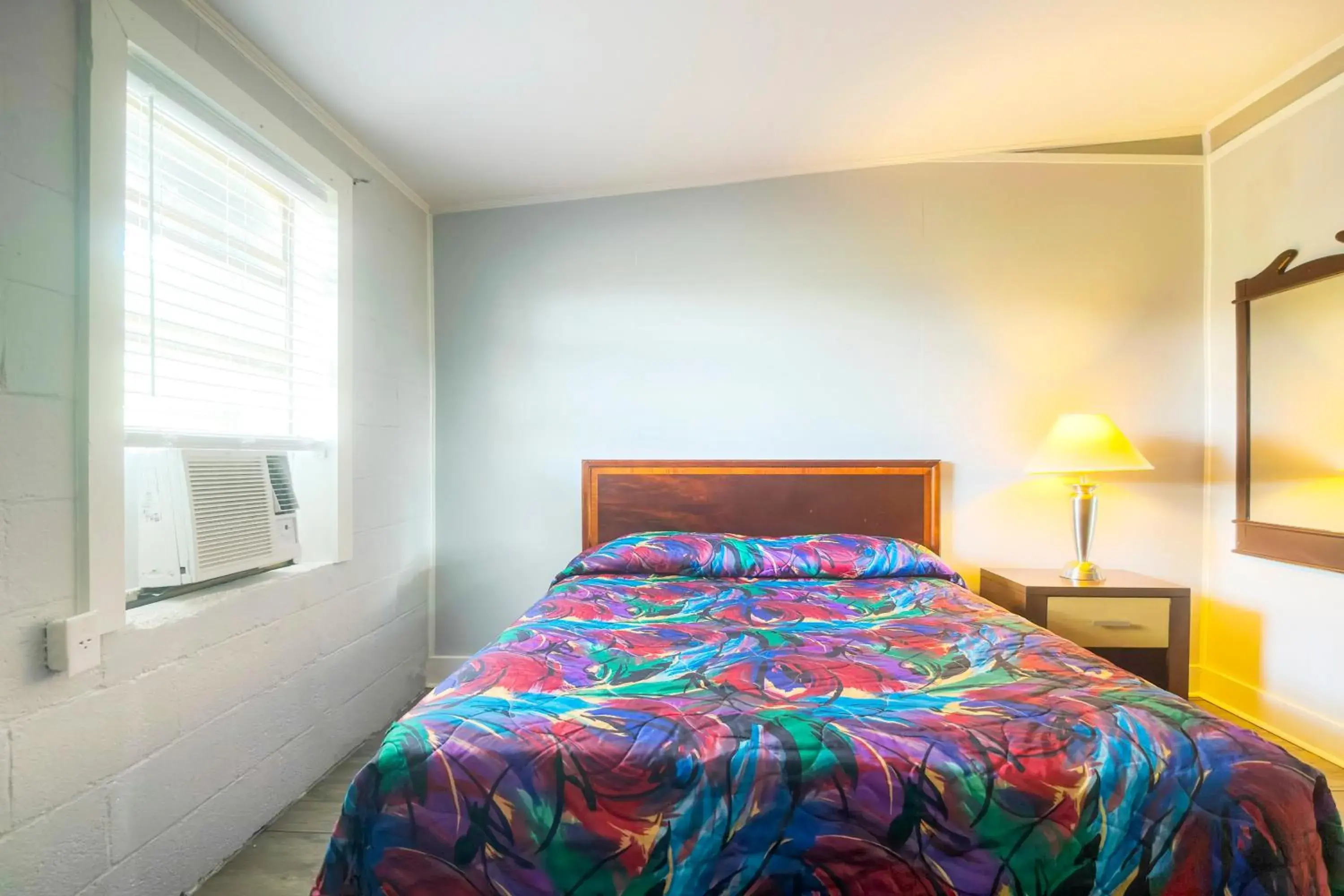 Bedroom, Bed in Bama Motel Mobile I-65 & US-90 Bedroom, Bed in Bama Motel Mobile I-65 & US-90