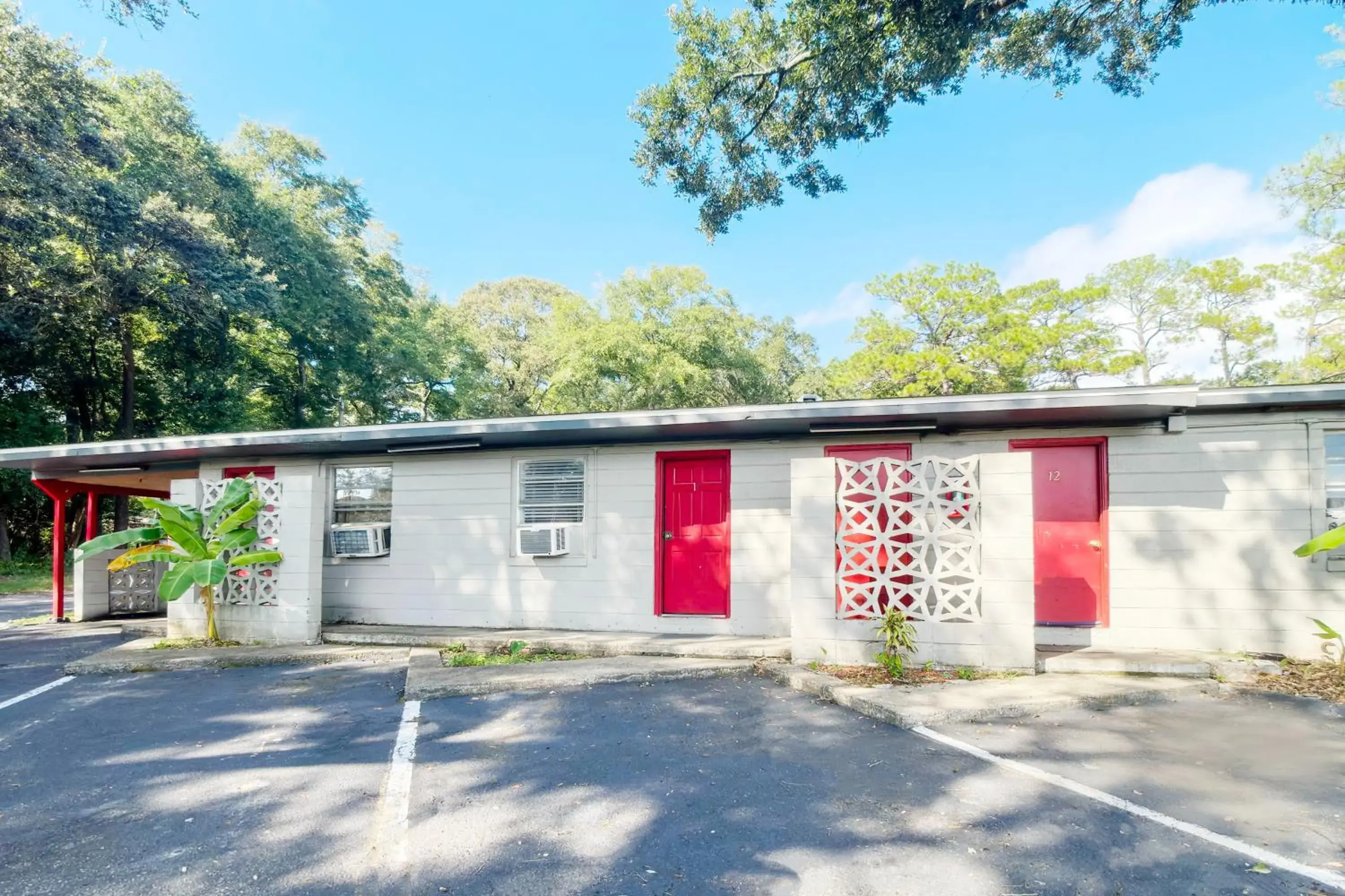 Property building in Bama Motel Mobile I-65 & US-90 Property building in Bama Motel Mobile I-65 & US-90
