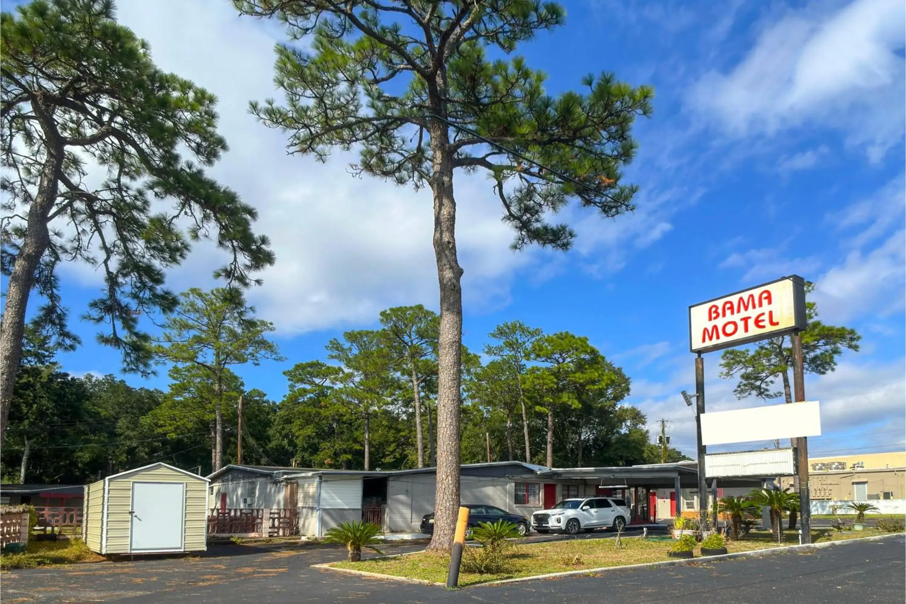 Facade/entrance in Bama Motel Mobile I-65 & US-90 Facade/entrance in Bama Motel Mobile I-65 & US-90