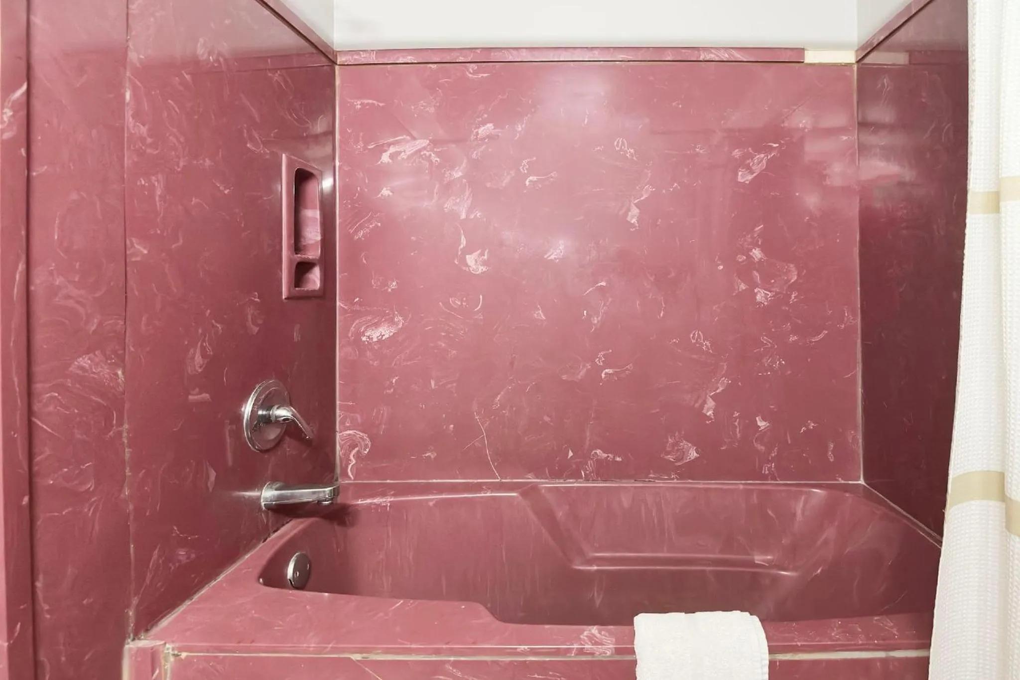 Bathroom in Bama Motel Mobile I-65 & US-90