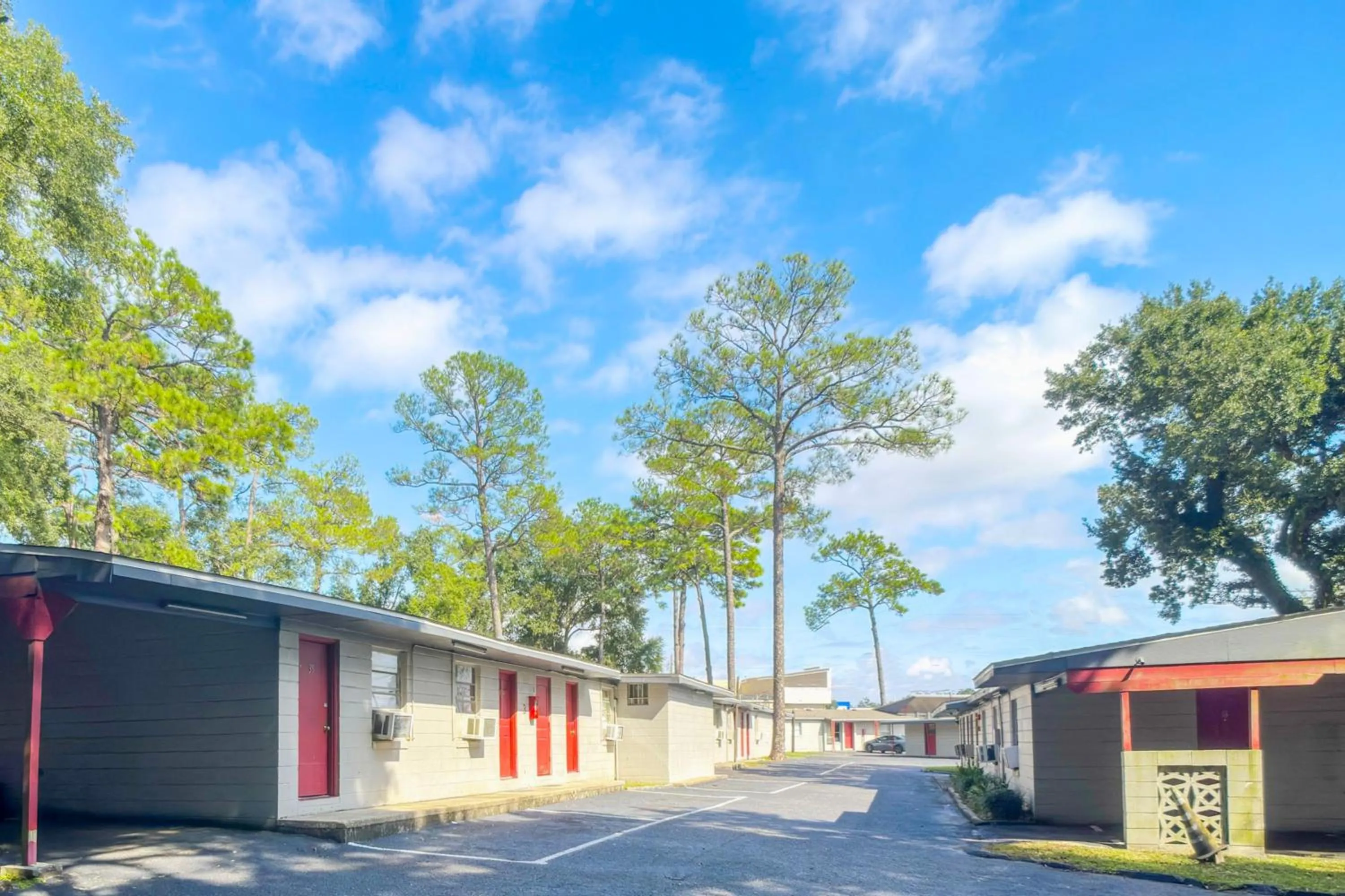 Facade/entrance in Bama Motel Mobile I-65 & US-90