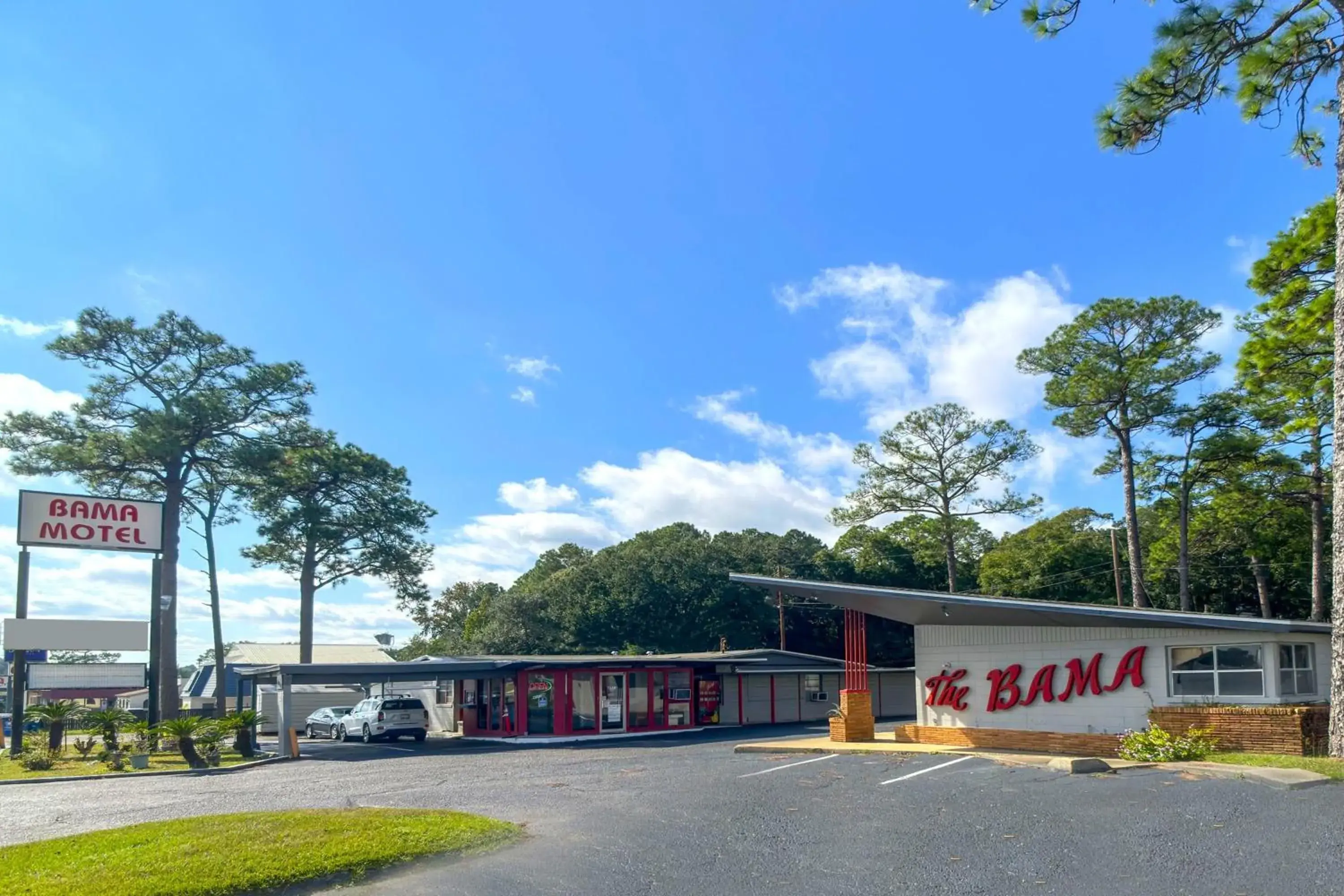Facade/entrance in Bama Motel Mobile I-65 & US-90 Facade/entrance in Bama Motel Mobile I-65 & US-90