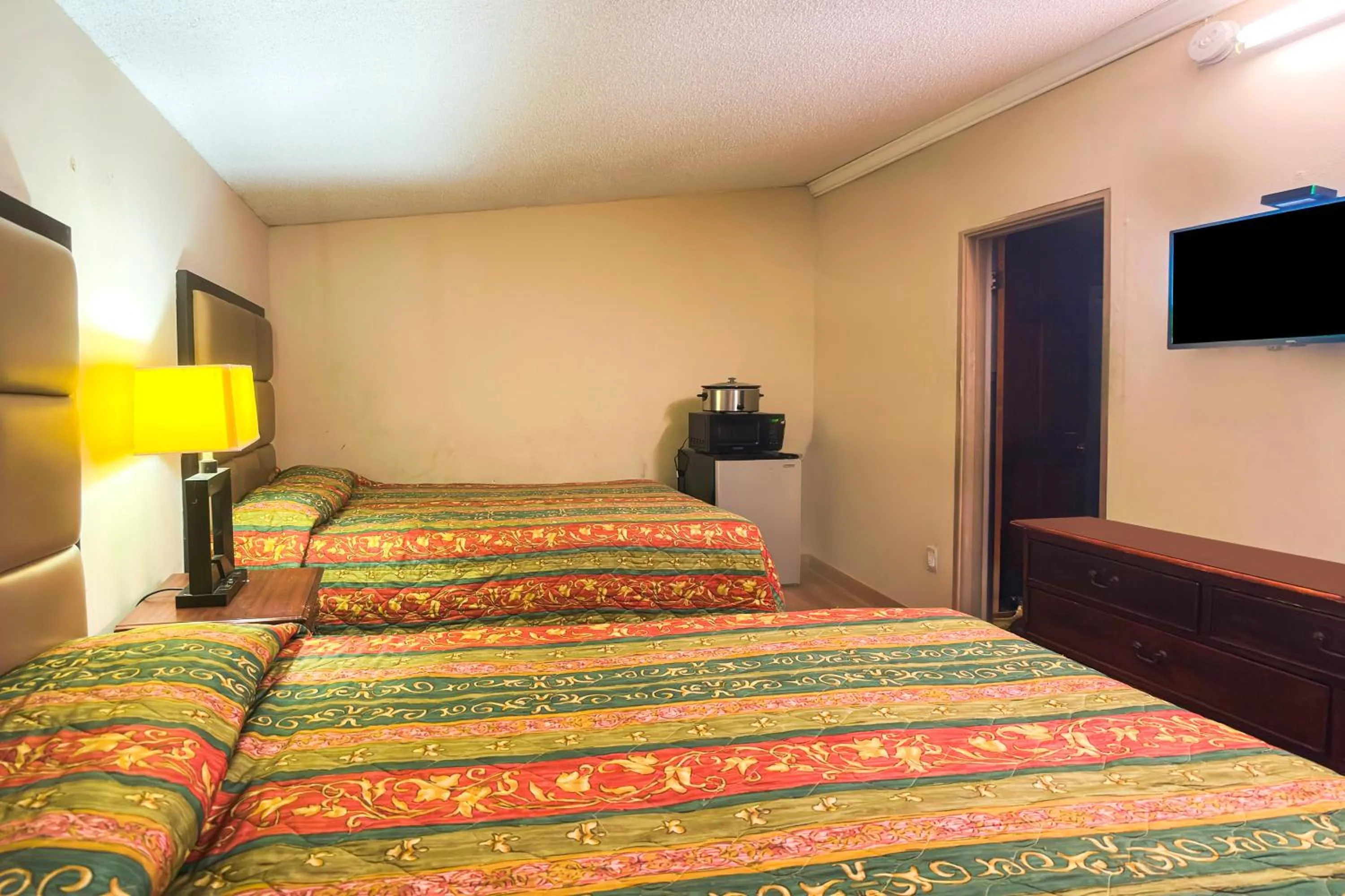 Bedroom, Bed in Bama Motel Mobile I-65 & US-90