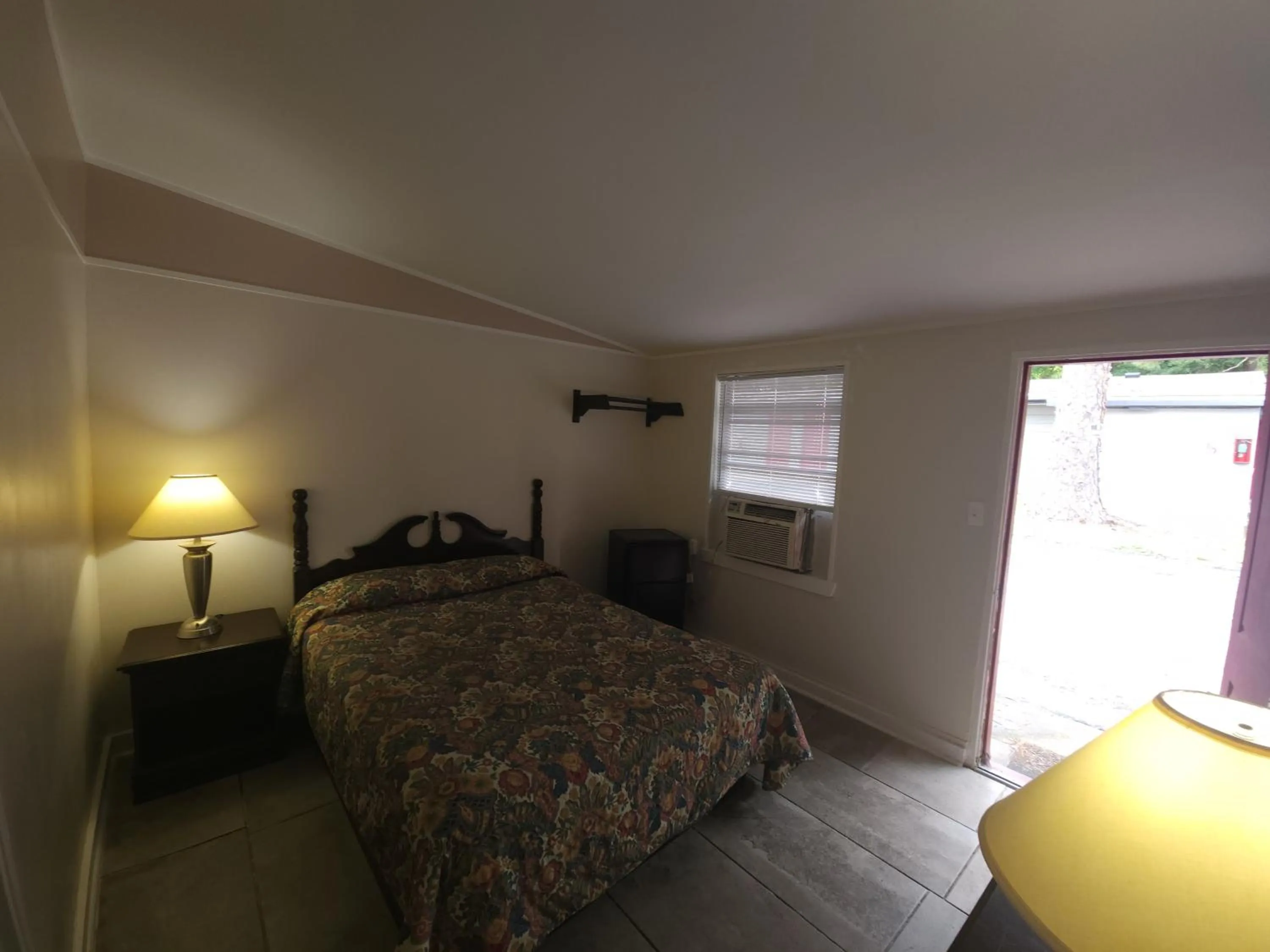 Bedroom, Bed in Bama Motel Mobile I-65 & US-90