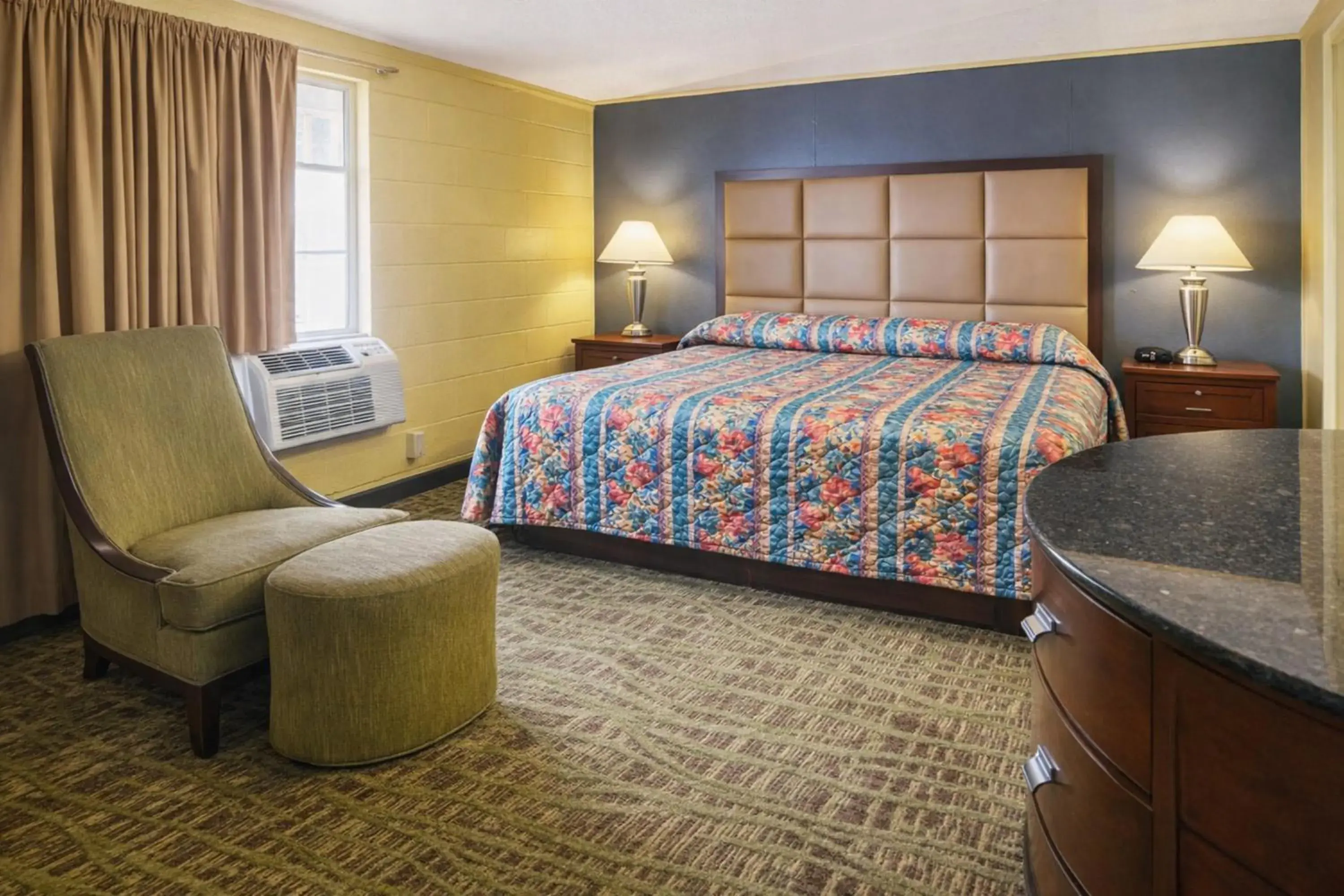 Bed in Bama Motel Mobile I-65 & US-90 Bed in Bama Motel Mobile I-65 & US-90