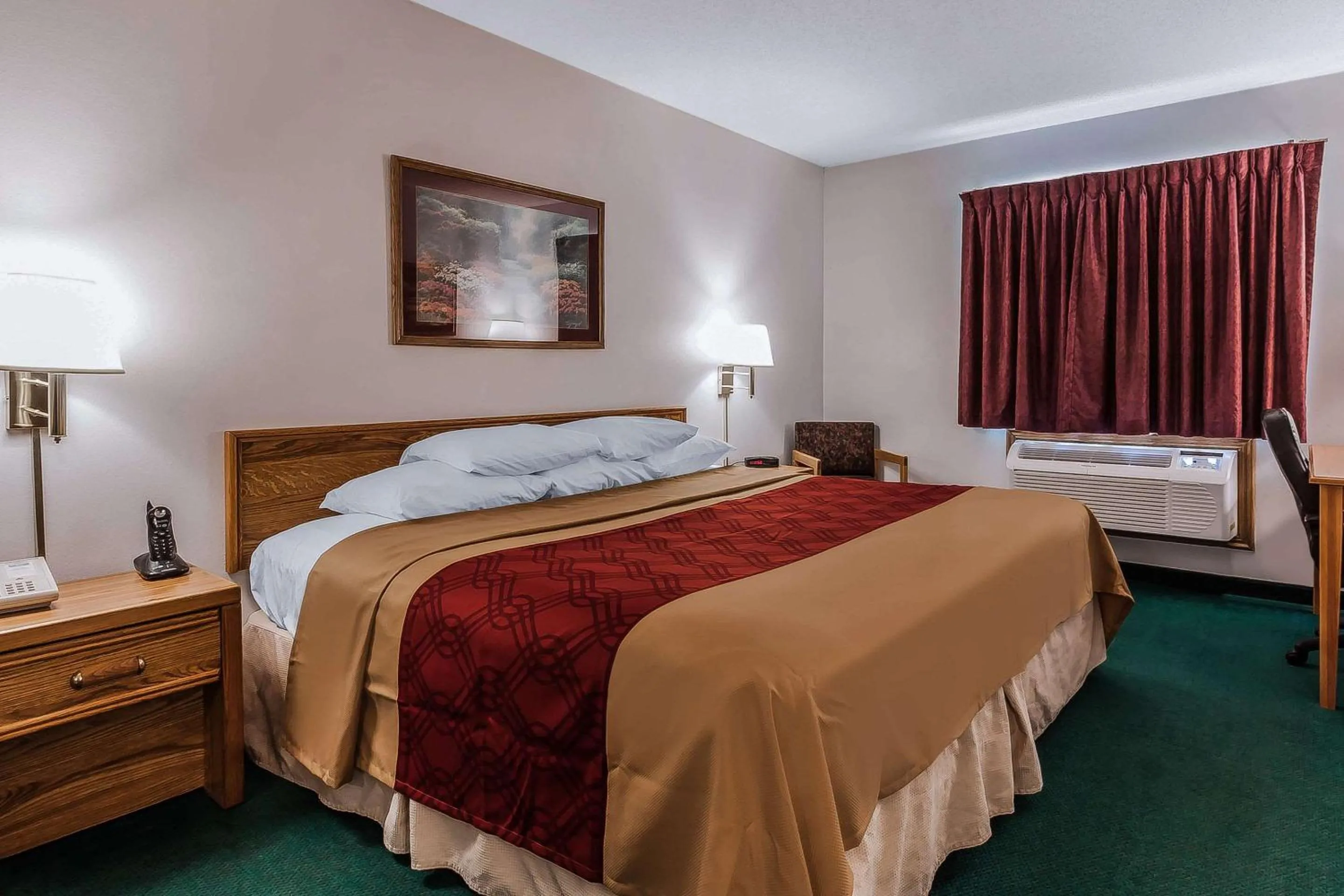 Photo of the whole room, Bed in Rodeway Inn