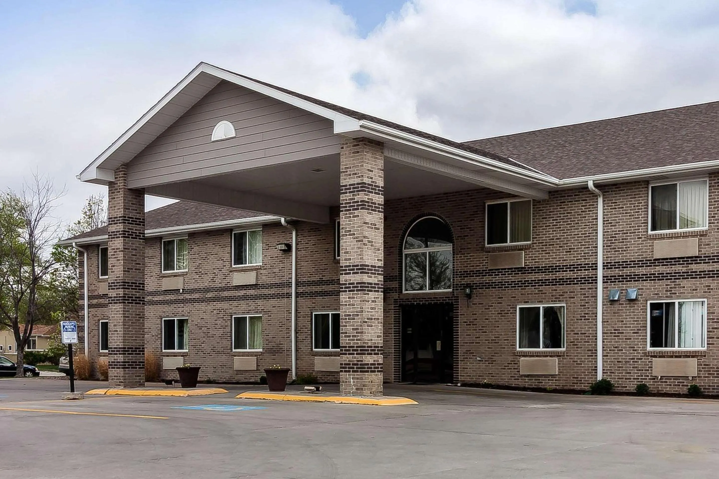 Property building in Rodeway Inn