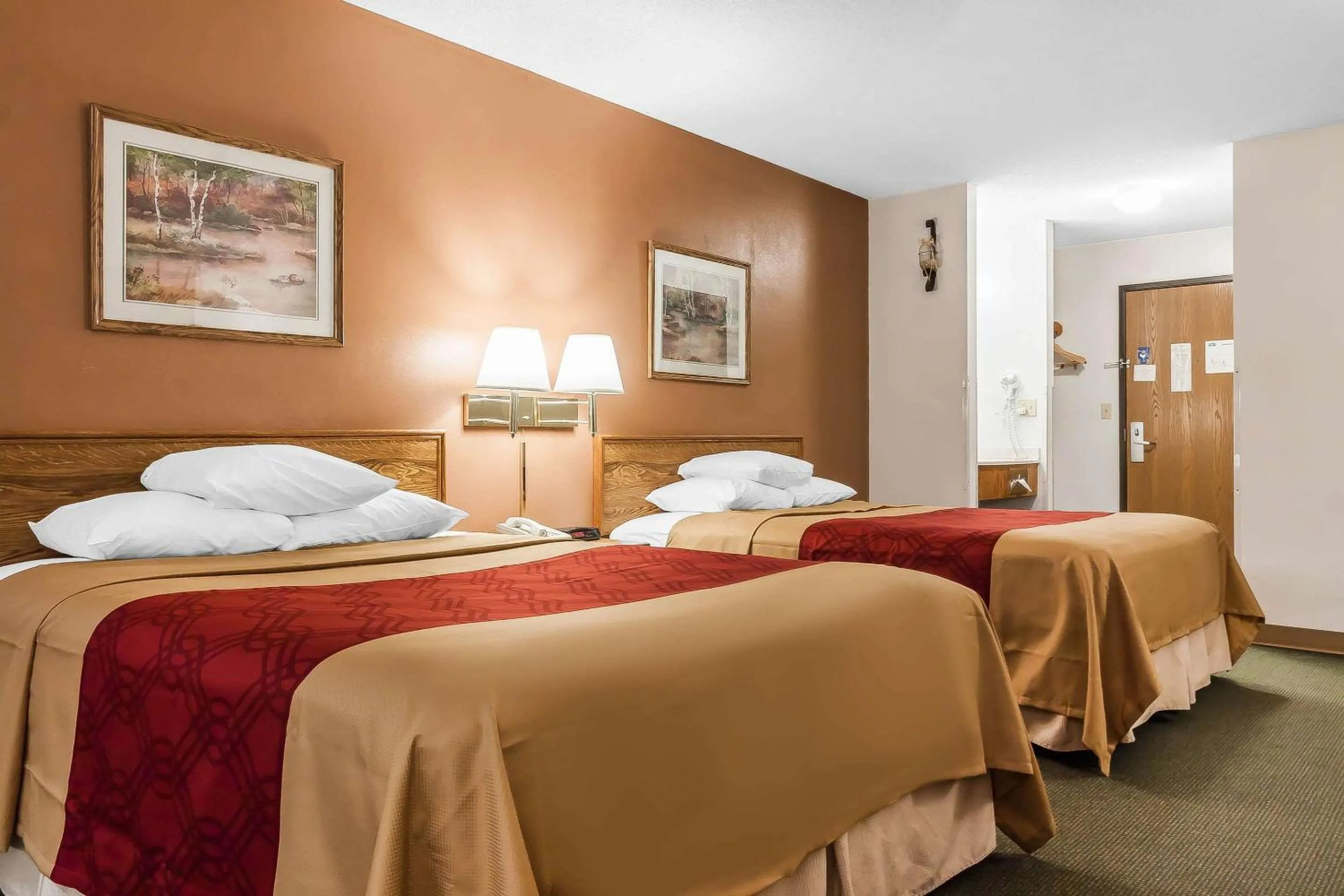 Photo of the whole room, Bed in Rodeway Inn