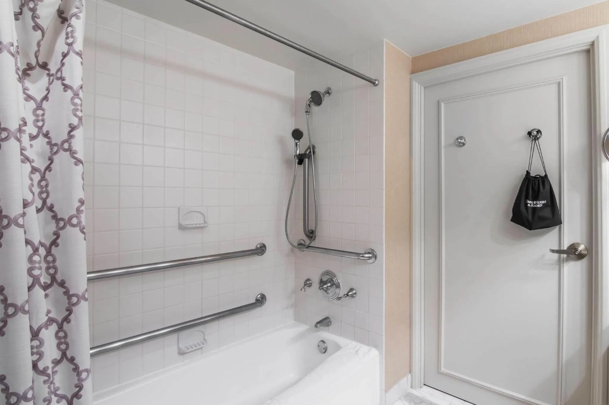 Photo of the whole room in Omni Las Colinas Hotel