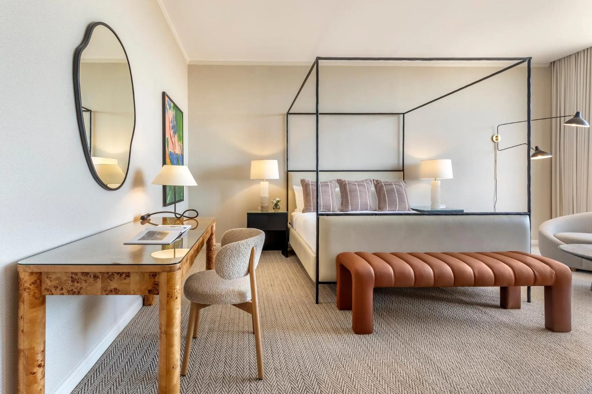 Photo of the whole room, Bed in Omni Las Colinas Hotel