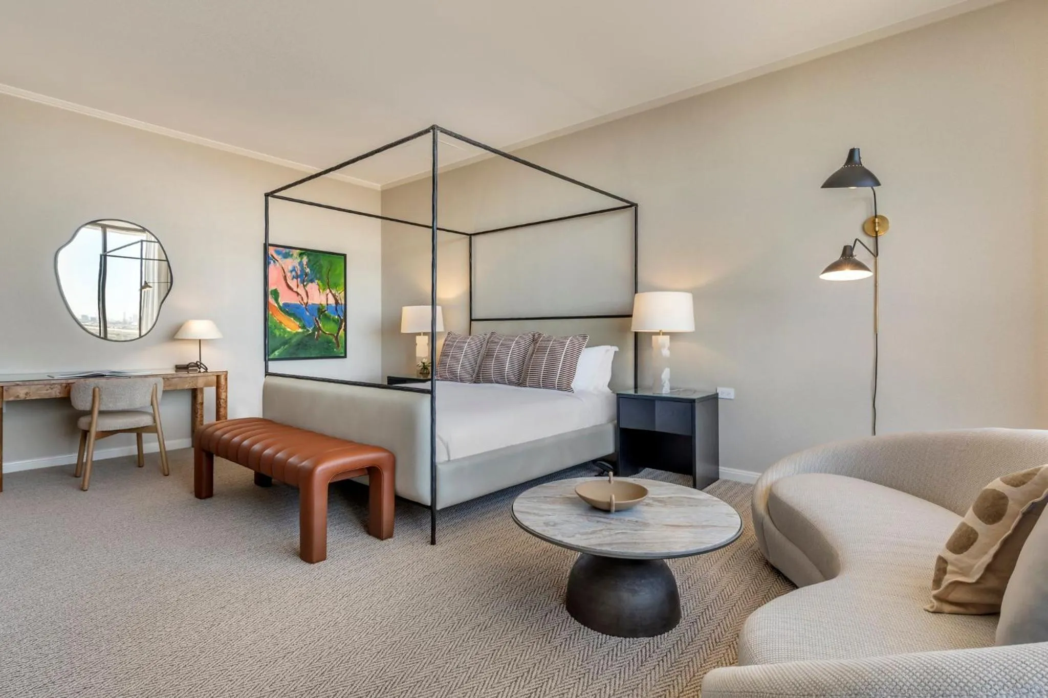 Photo of the whole room, Bed in Omni Las Colinas Hotel