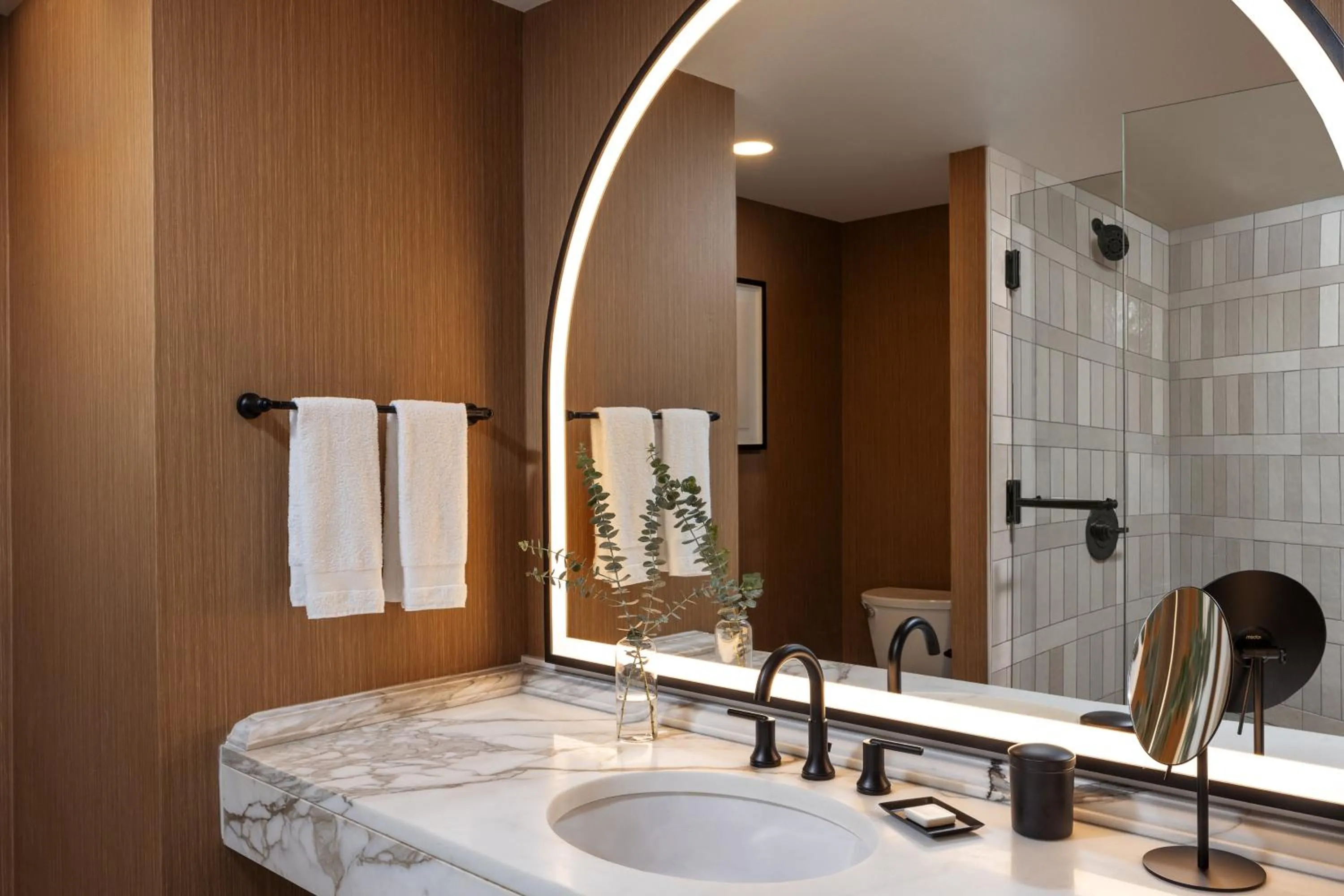 Bathroom in Omni Las Colinas Hotel