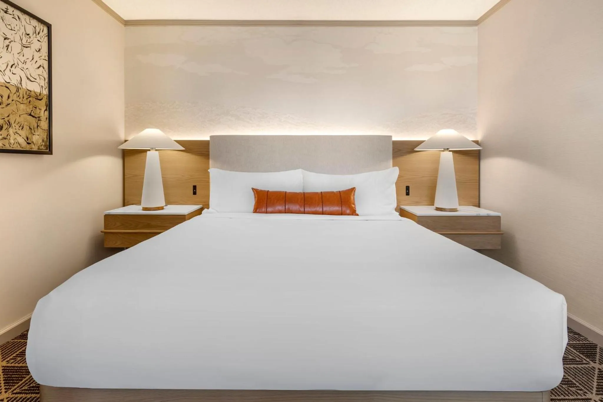 Photo of the whole room, Bed in Omni Las Colinas Hotel