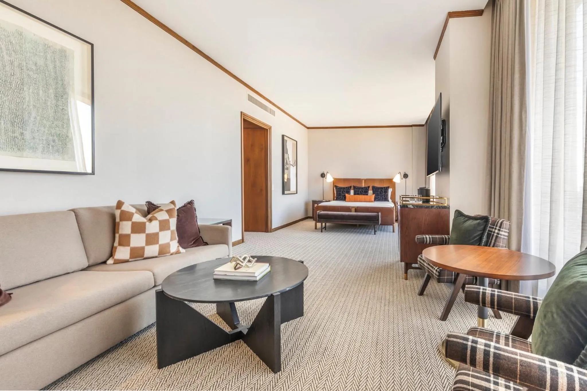 Photo of the whole room in Omni Las Colinas Hotel