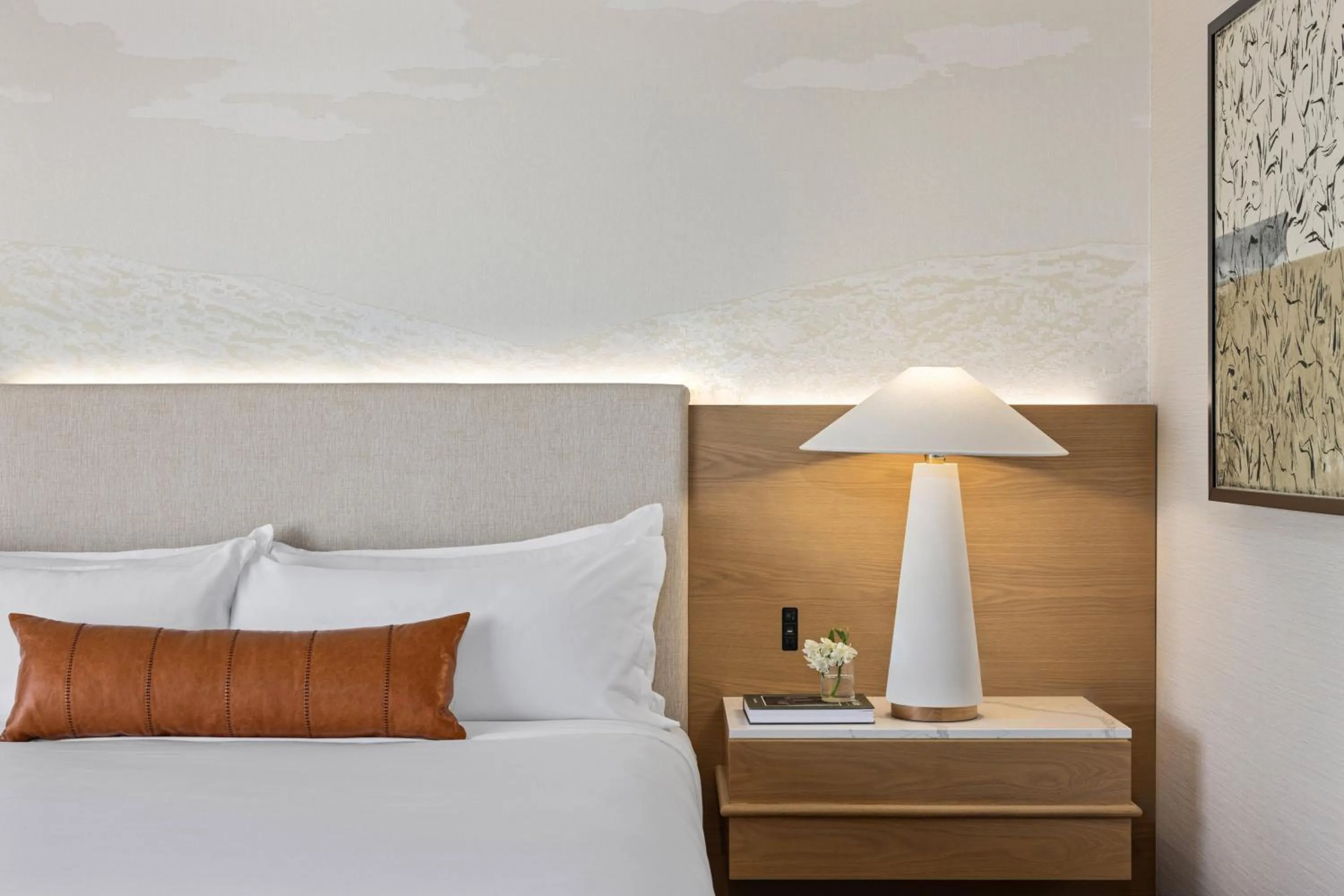 Photo of the whole room, Bed in Omni Las Colinas Hotel