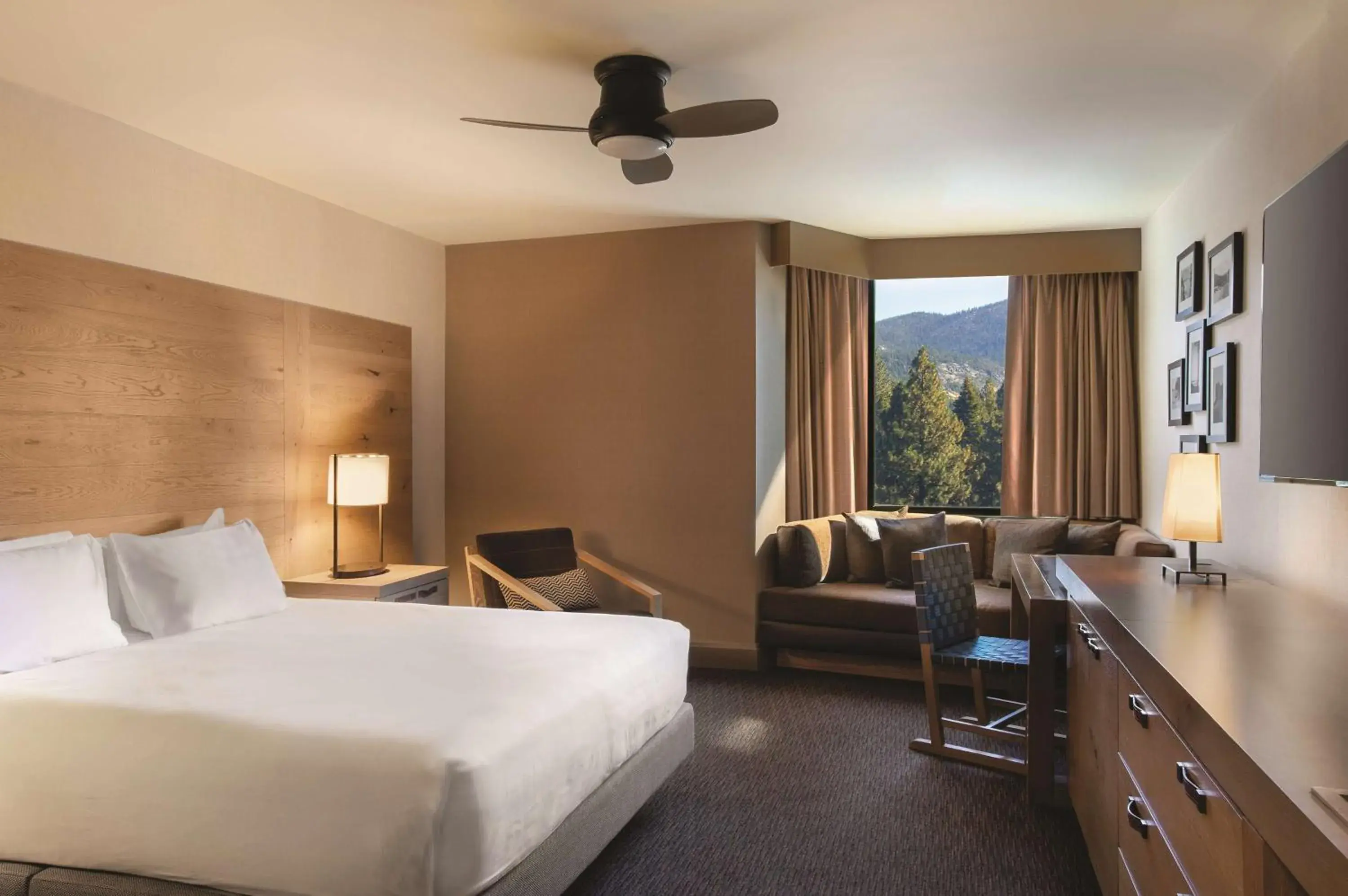 Bedroom, Bed in Hyatt Regency Lake Tahoe Resort, Spa & Casino Bedroom, Bed in Hyatt Regency Lake Tahoe Resort, Spa & Casino