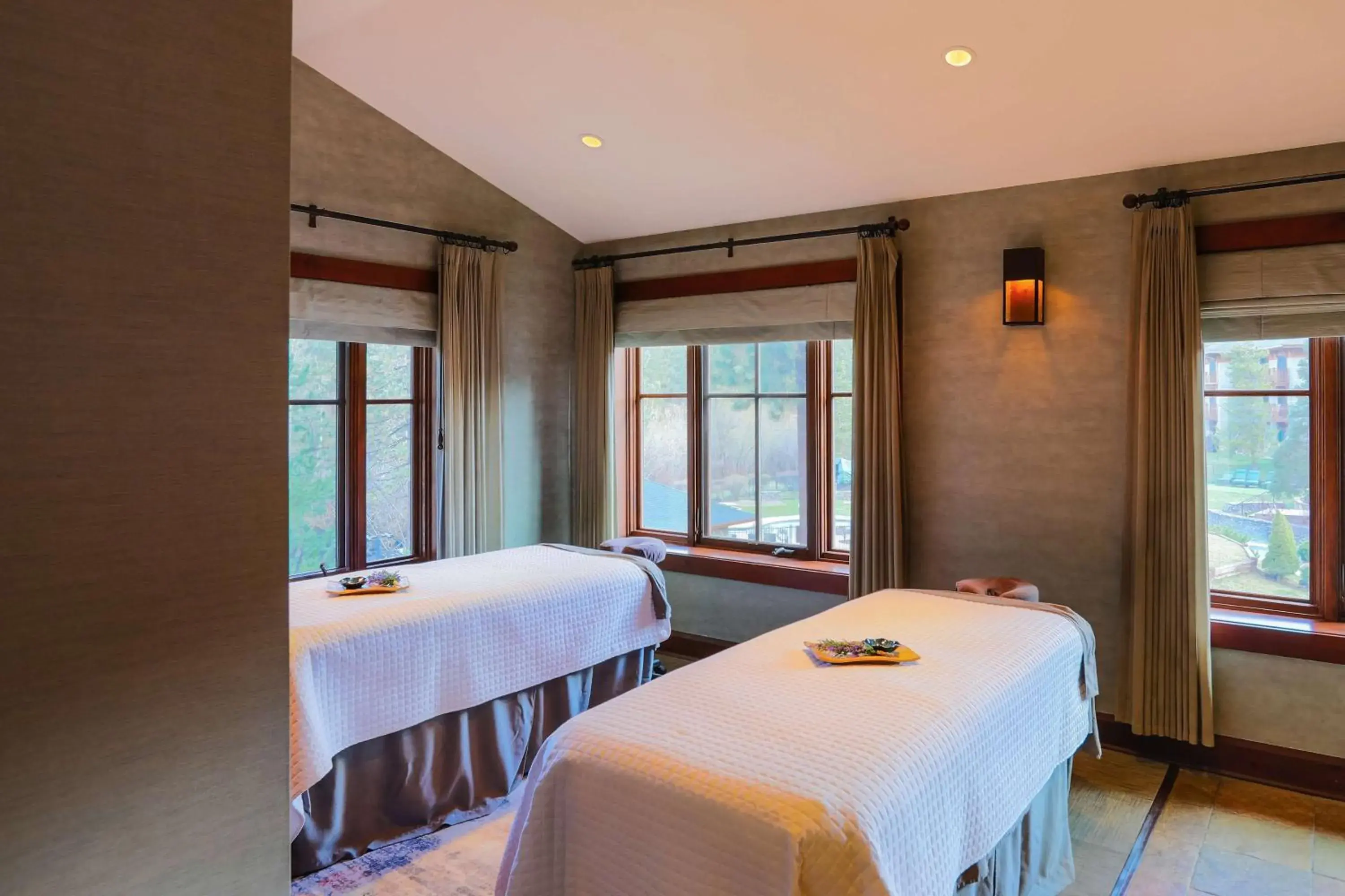 Spa and wellness centre/facilities, Bed in Hyatt Regency Lake Tahoe Resort, Spa & Casino Spa and wellness centre/facilities, Bed in Hyatt Regency Lake Tahoe Resort, Spa & Casino