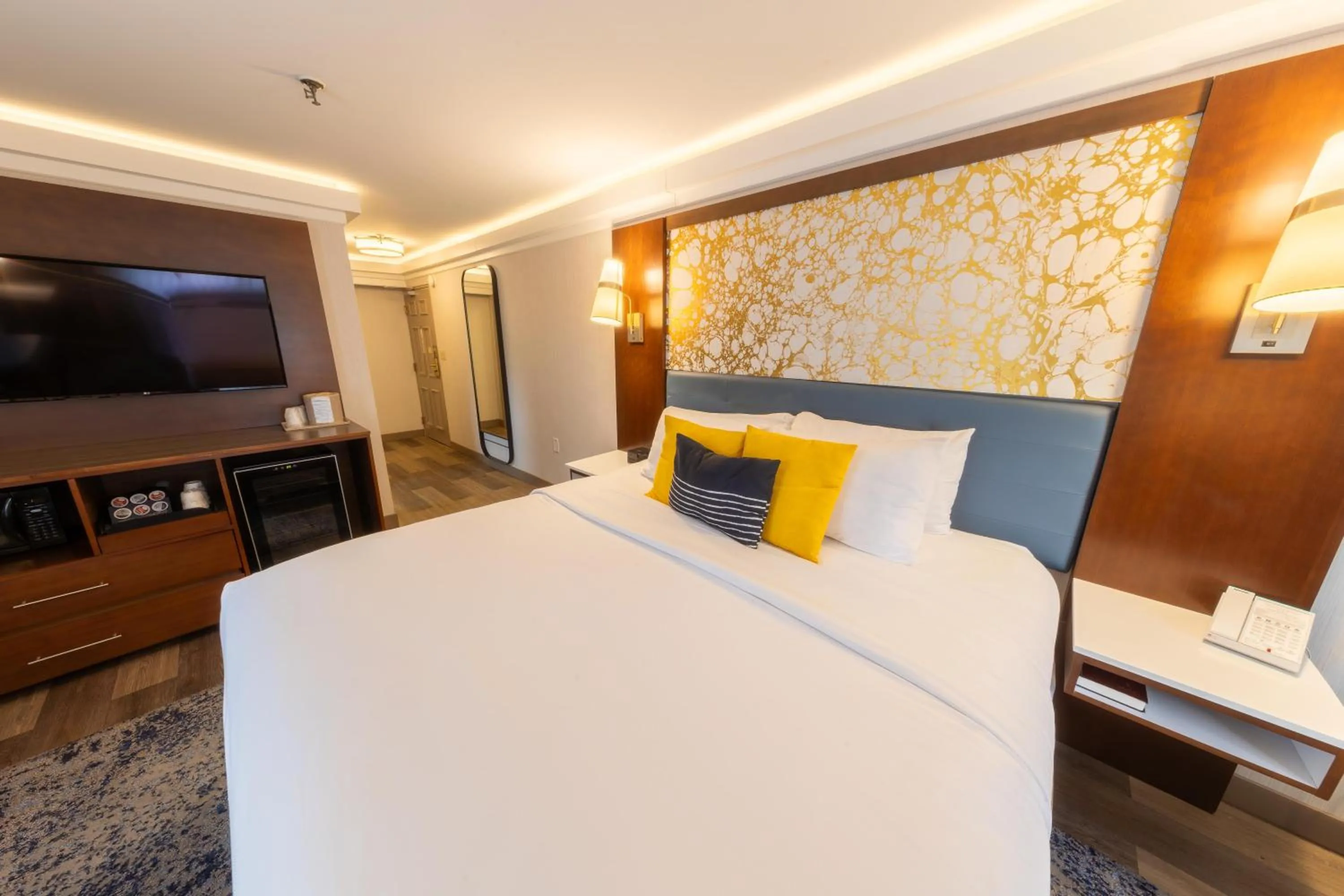 Bedroom, Bed in The Westfield Inn, BW Signature Collection