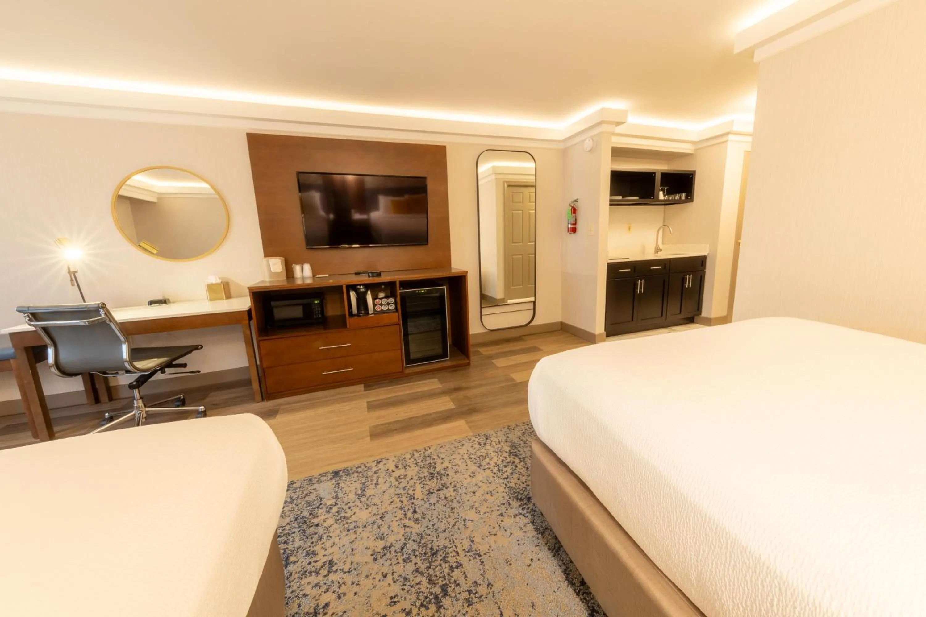 Photo of the whole room, Bed in The Westfield Inn, BW Signature Collection