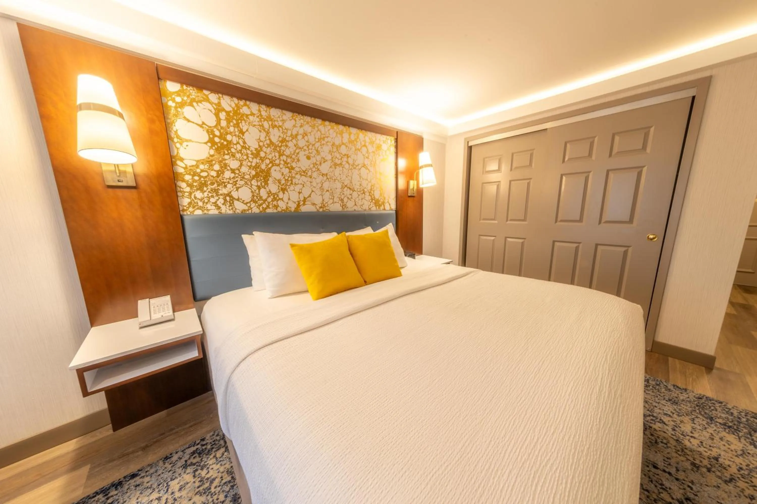 Bedroom, Bed in The Westfield Inn, BW Signature Collection