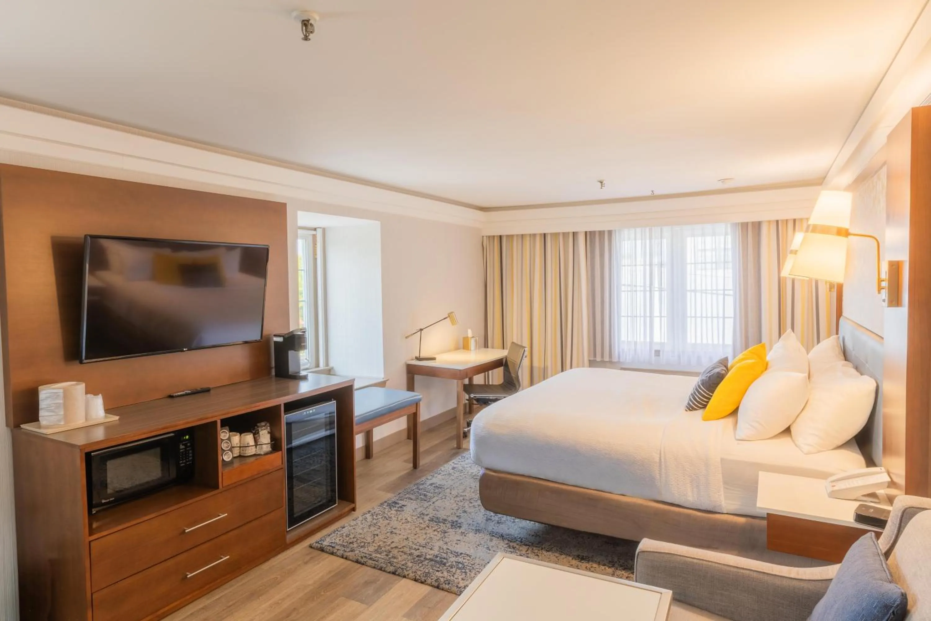 Photo of the whole room, Bed in The Westfield Inn, BW Signature Collection