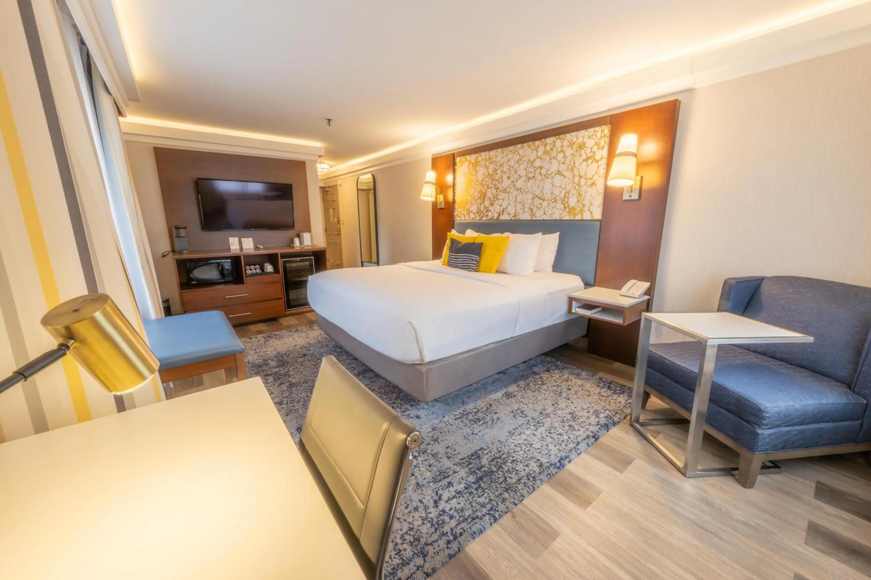 Bedroom, Bed in The Westfield Inn, BW Signature Collection