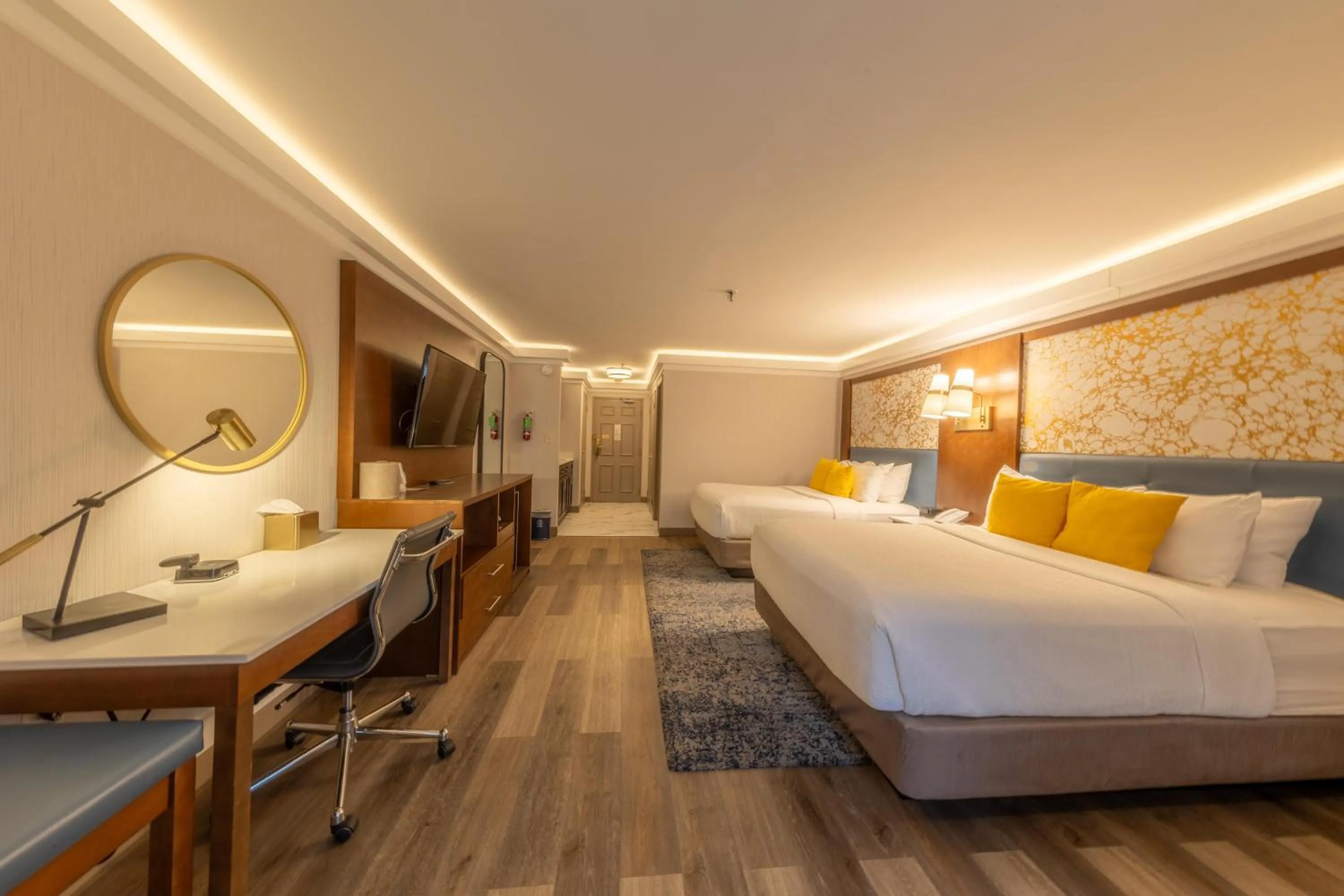 Photo of the whole room, Bed in The Westfield Inn, BW Signature Collection