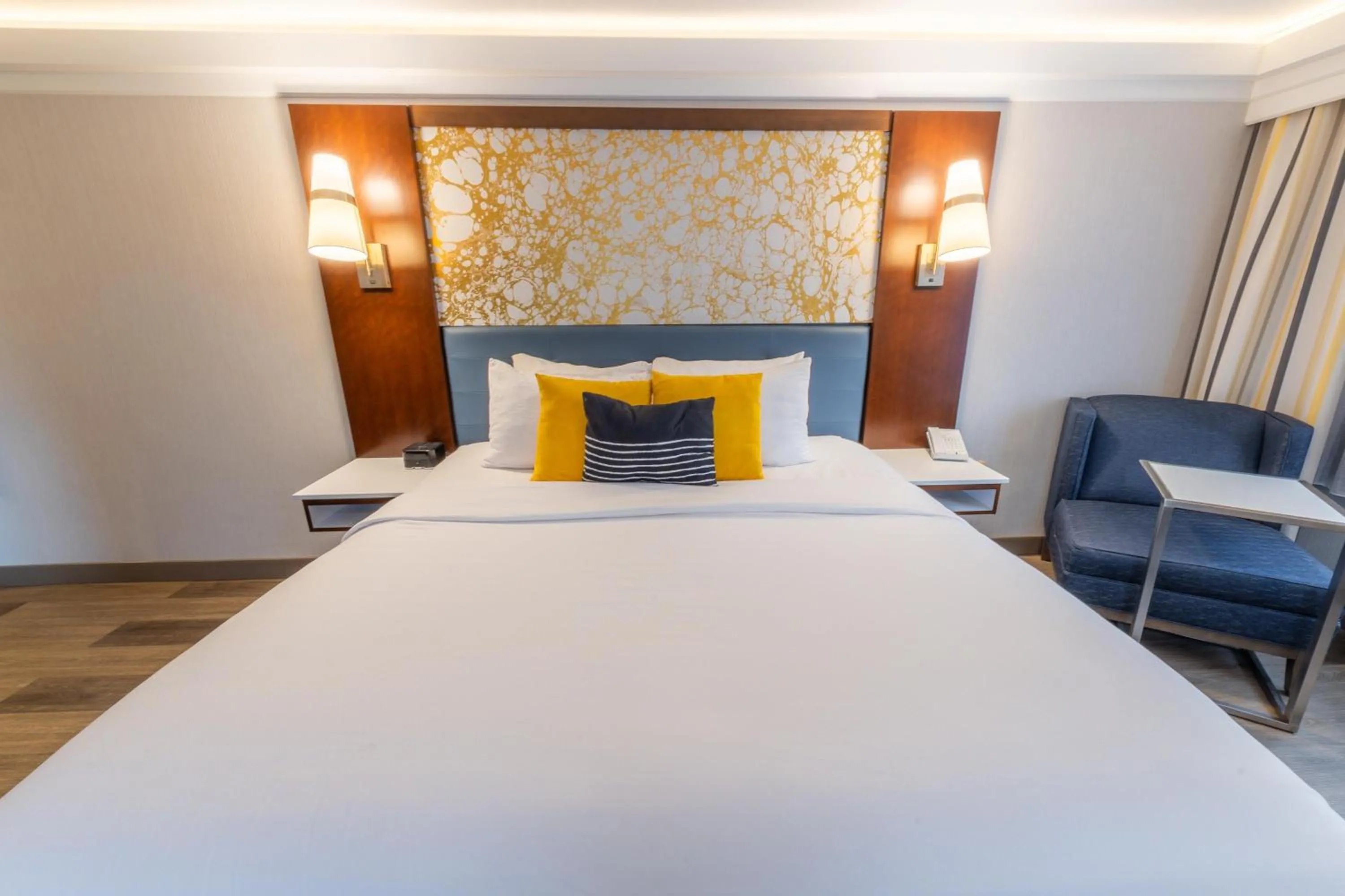 Bedroom, Bed in The Westfield Inn, BW Signature Collection