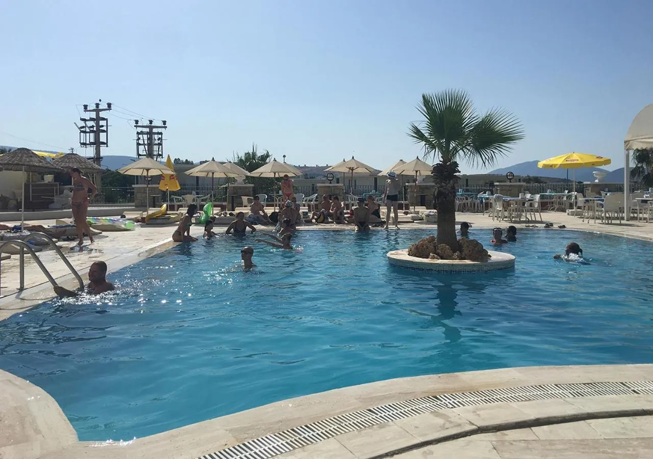 Swimming pool in Sunpoint Hotel Bodrum