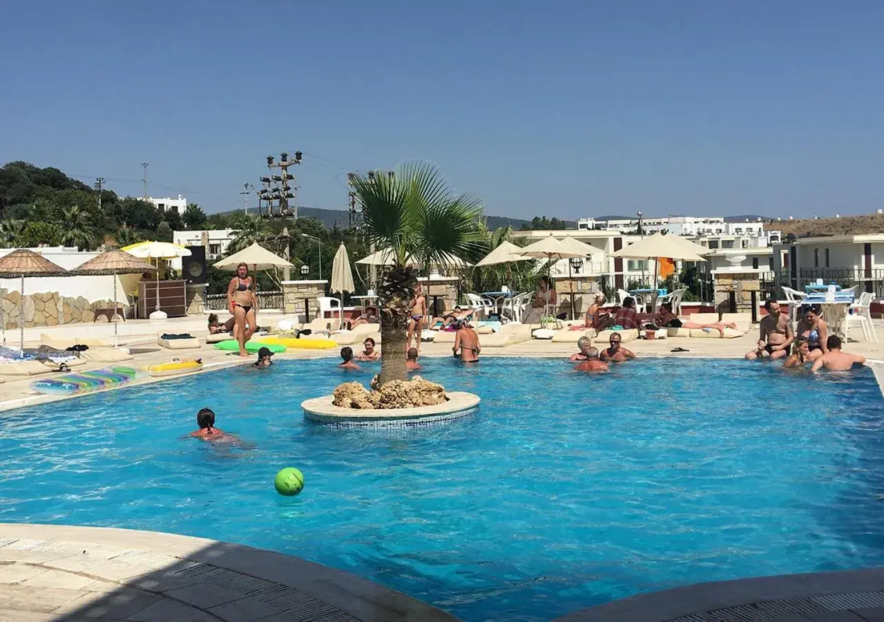 Swimming pool in Sunpoint Hotel Bodrum Swimming pool in Sunpoint Hotel Bodrum