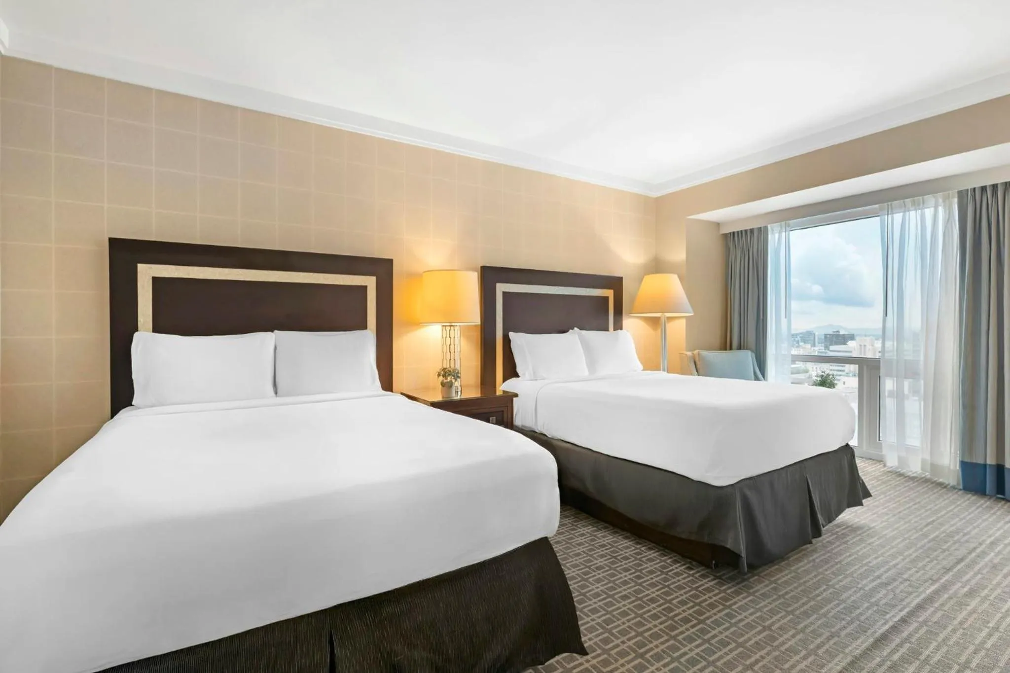 Photo of the whole room, Bed in Omni Los Angeles Hotel