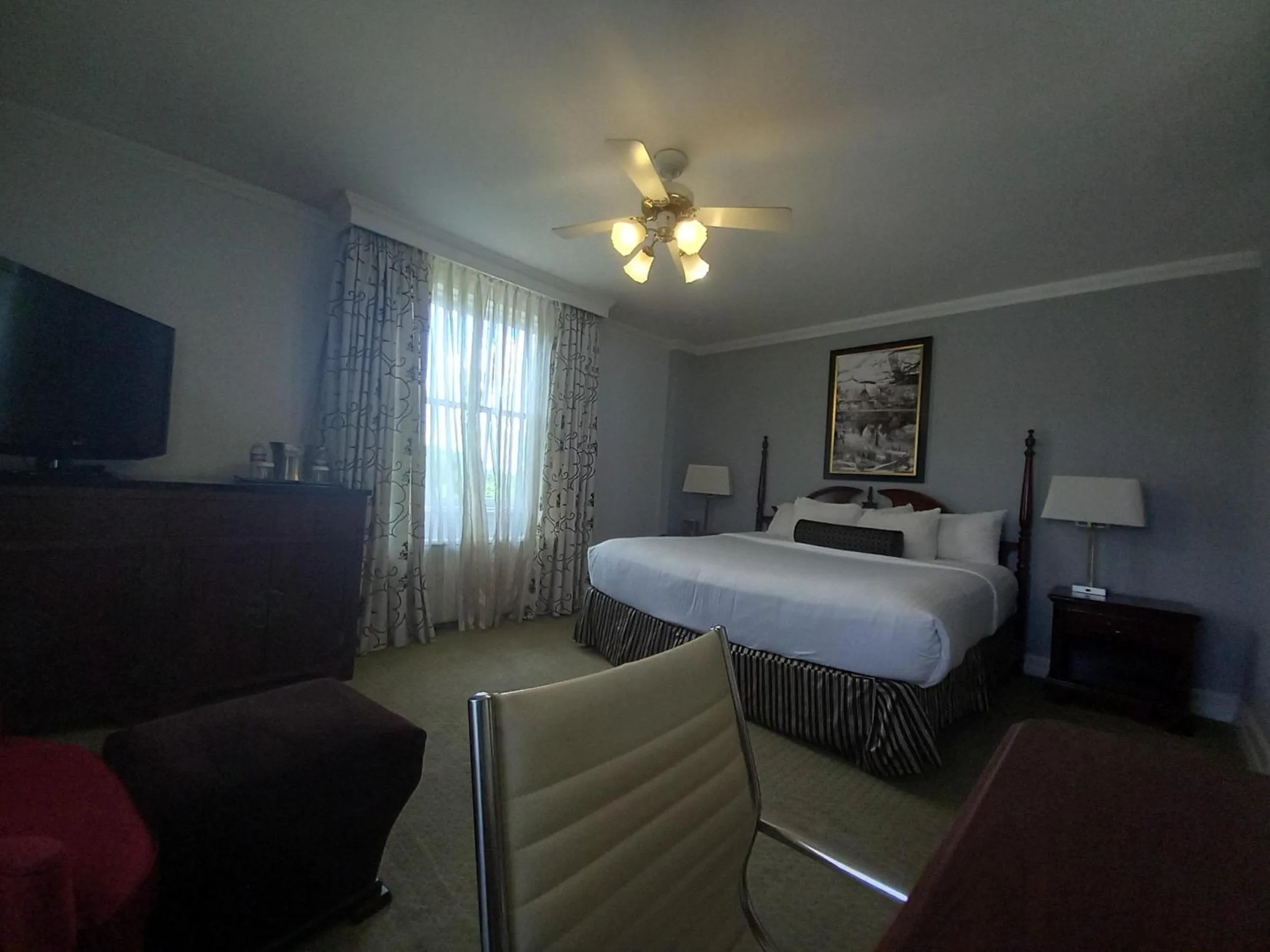 Photo of the whole room, Bed in Arlington Resort Hotel & Spa