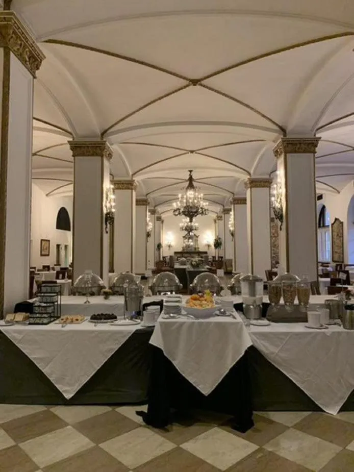 Restaurant/places to eat in Arlington Resort Hotel & Spa