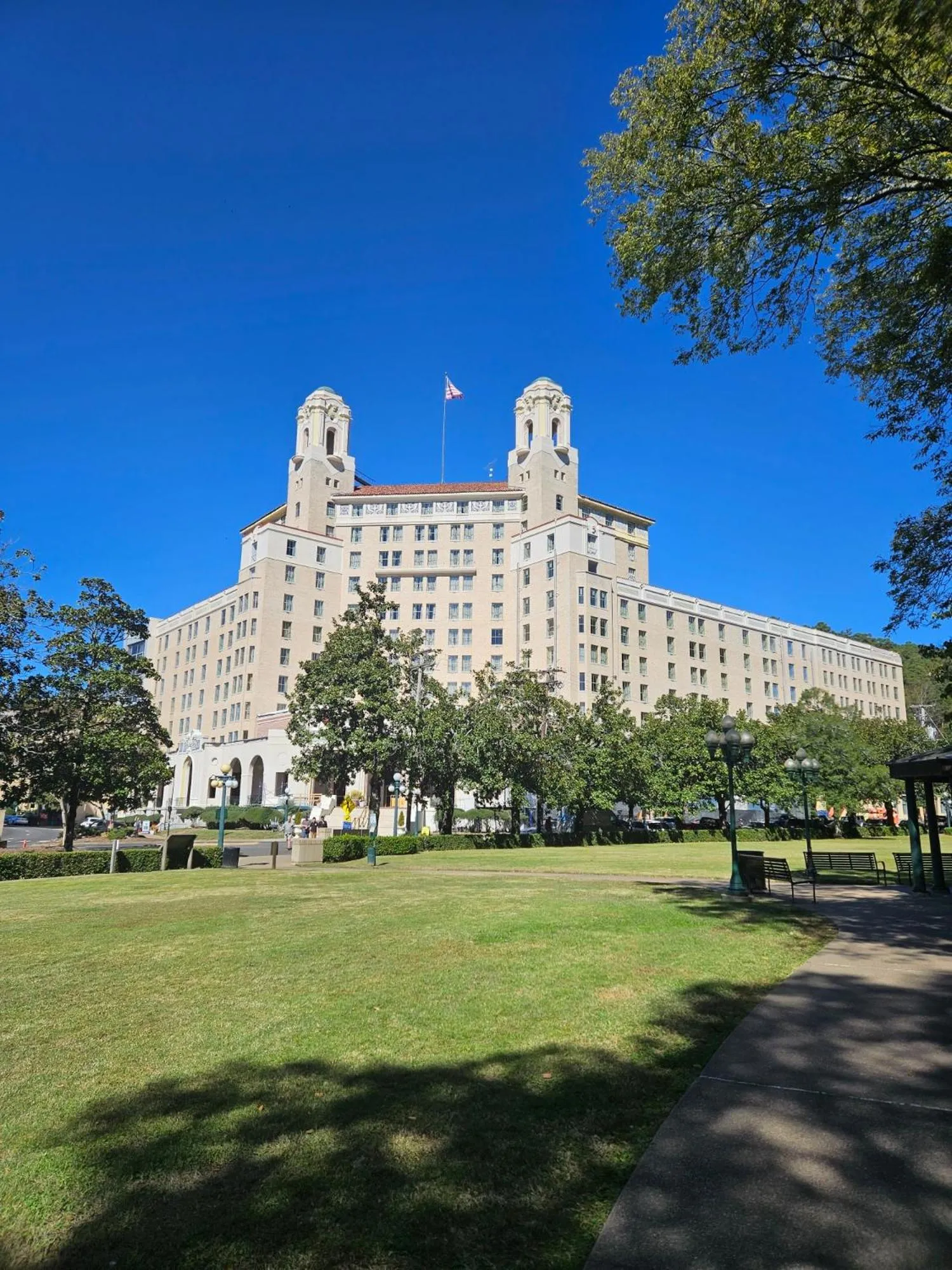 Property building in Arlington Resort Hotel & Spa