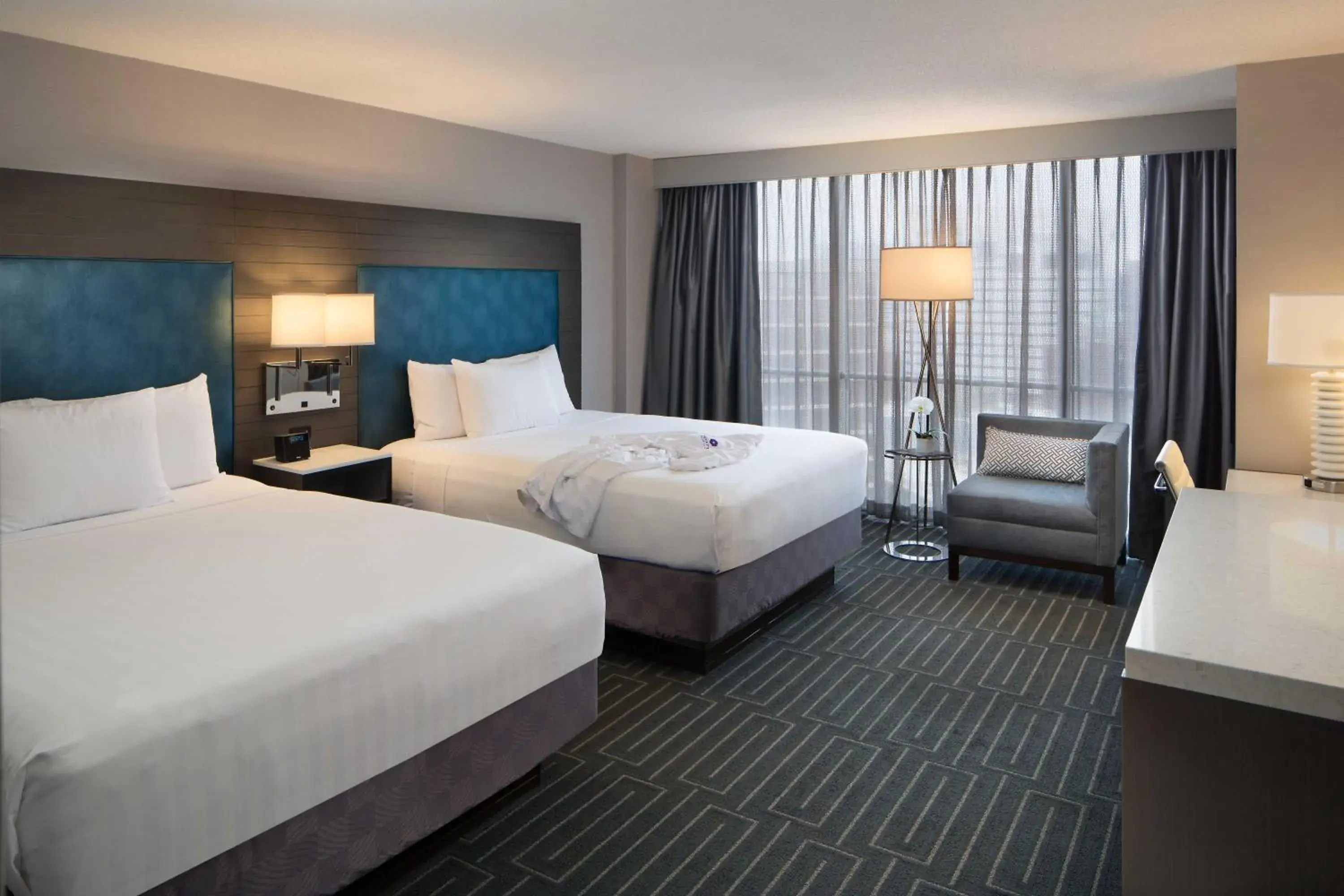 City view, Bed in Hyatt Regency Cincinnati City view, Bed in Hyatt Regency Cincinnati