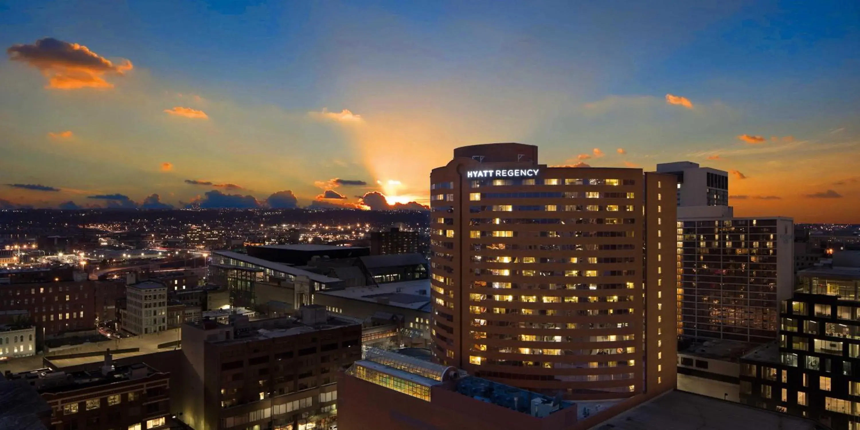 Property building in Hyatt Regency Cincinnati Property building in Hyatt Regency Cincinnati