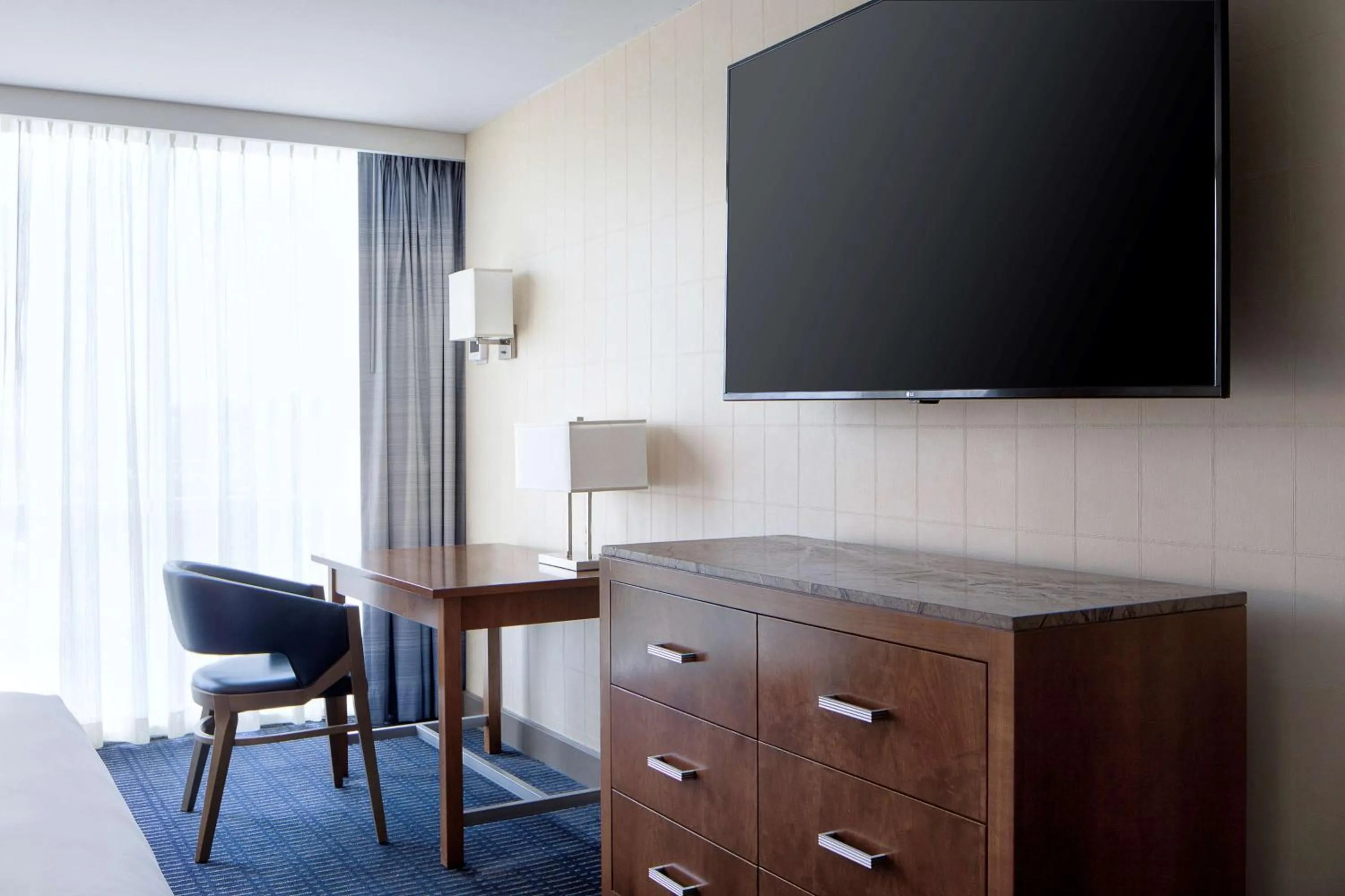 Bedroom in Hyatt Regency Baltimore