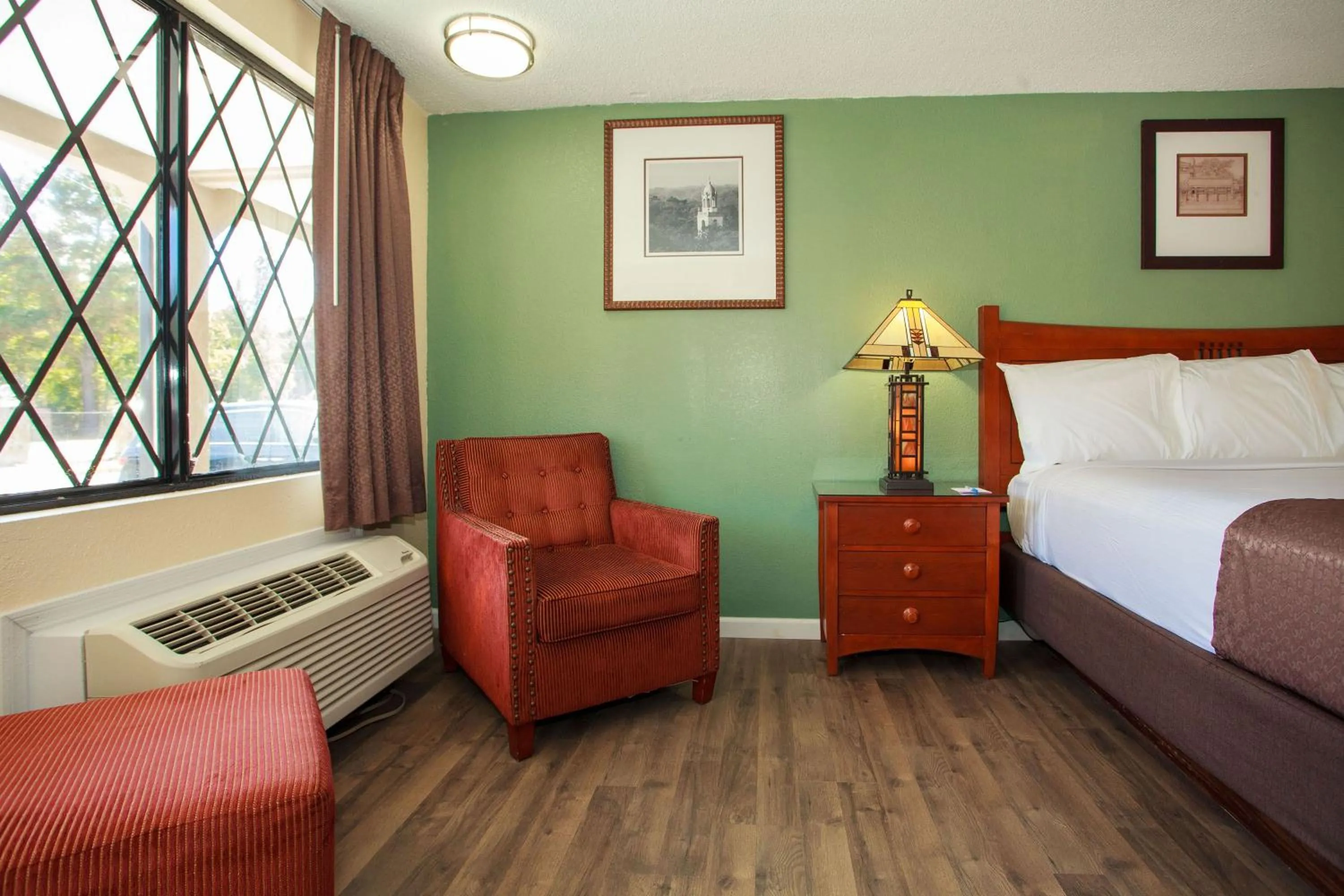 Bed in Travelodge by Wyndham Macon West