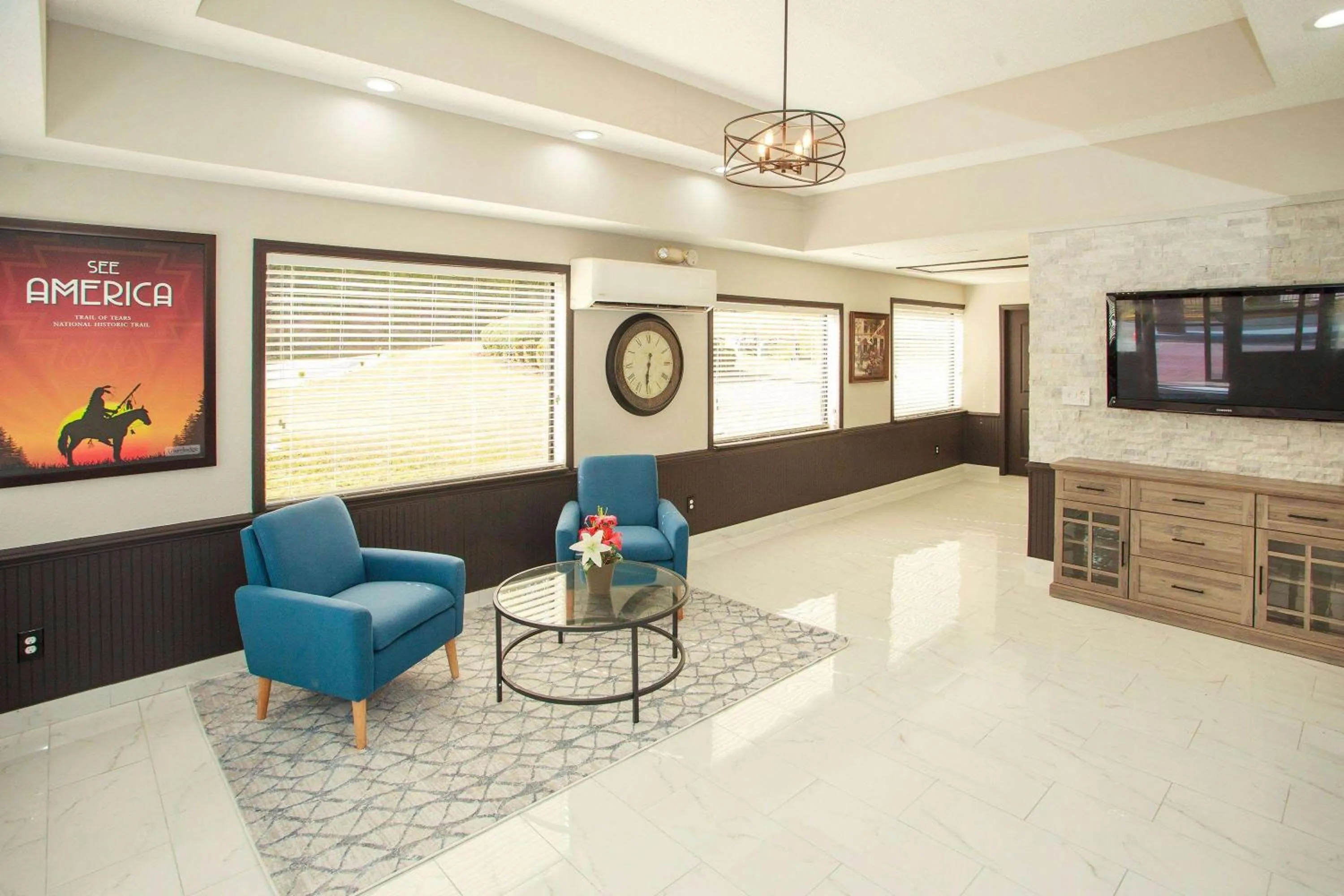Lobby or reception in Travelodge by Wyndham Macon West
