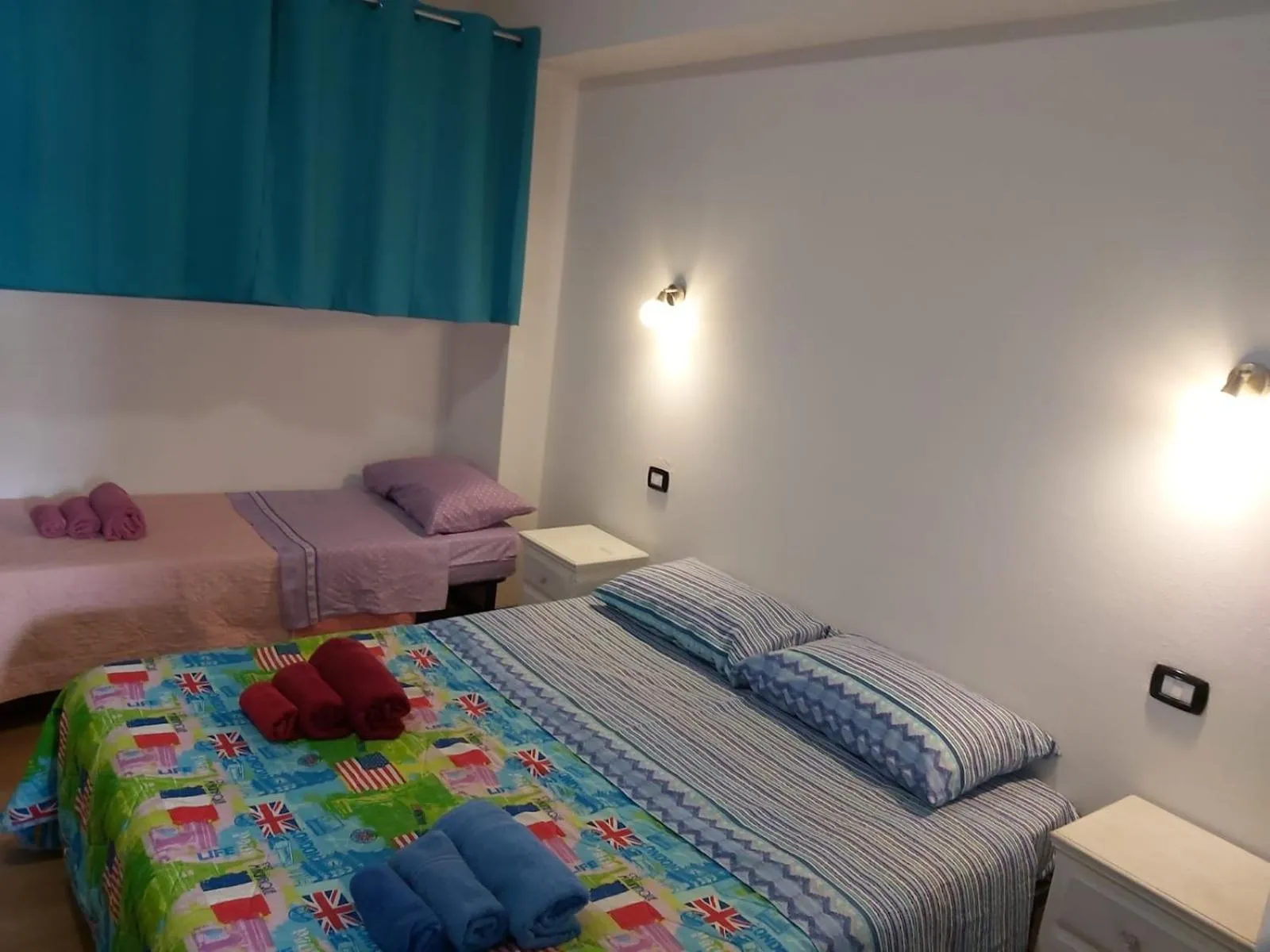 Photo of the whole room, Bed in Blu&Blu