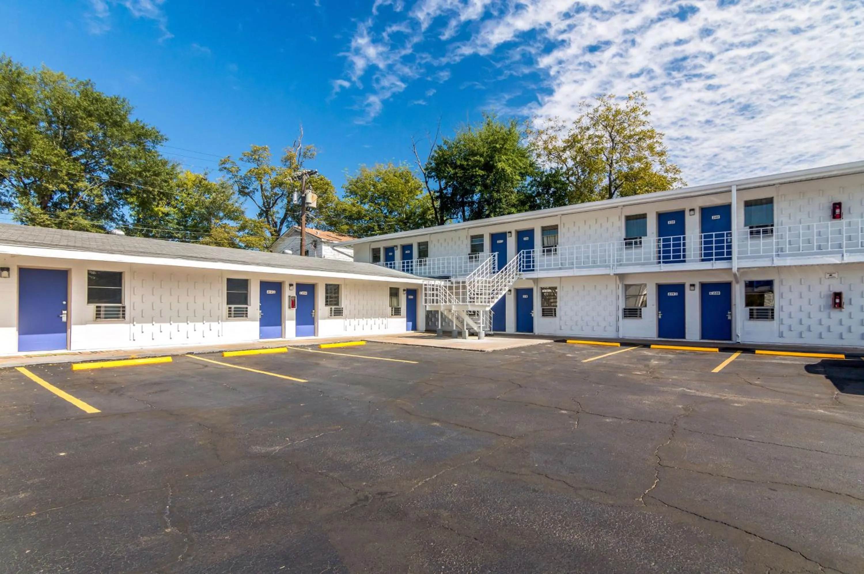 Property building in Trade Wind Motel
