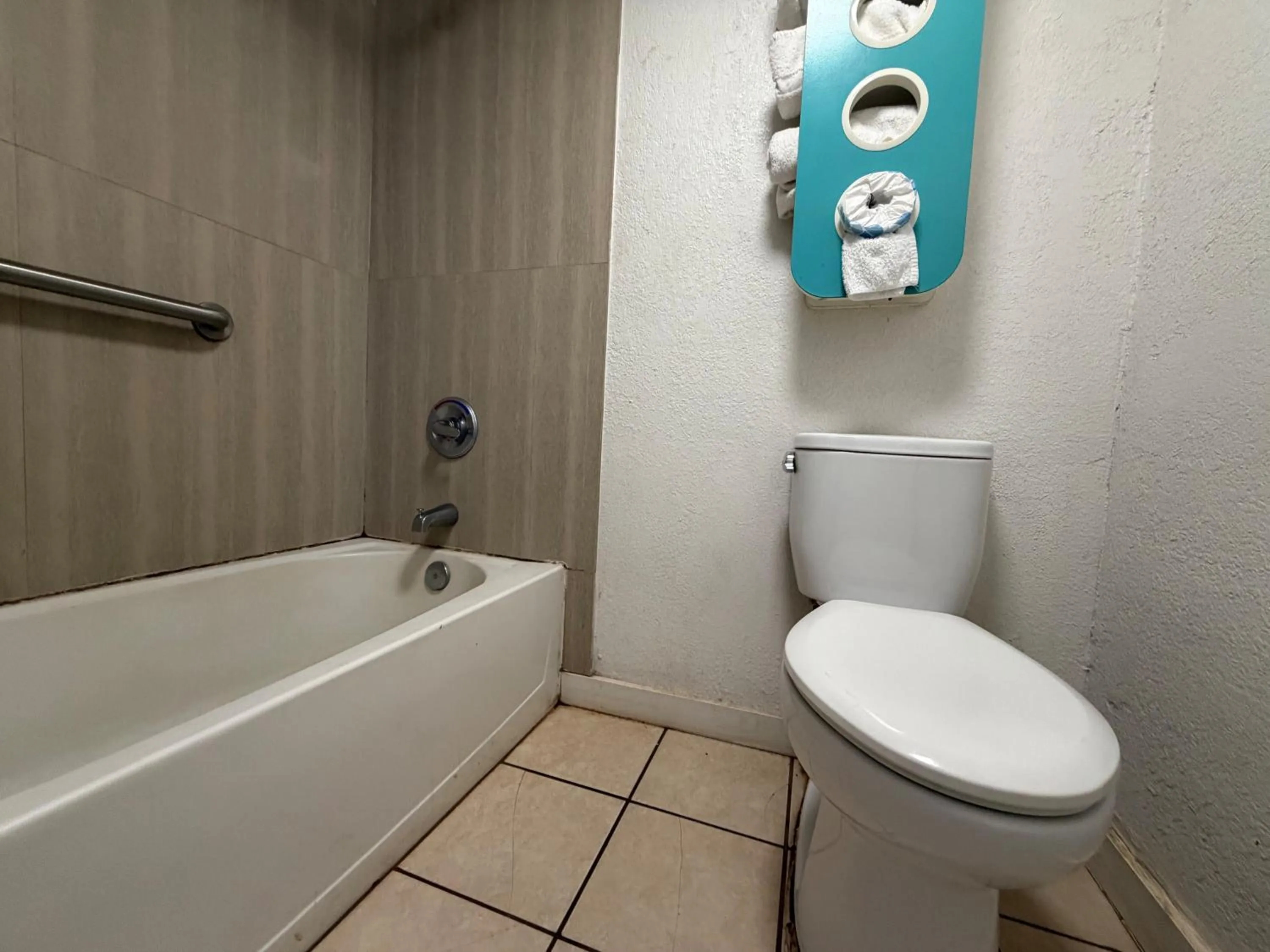 Bathroom in Trade Wind Motel Jacksonville TX US 69