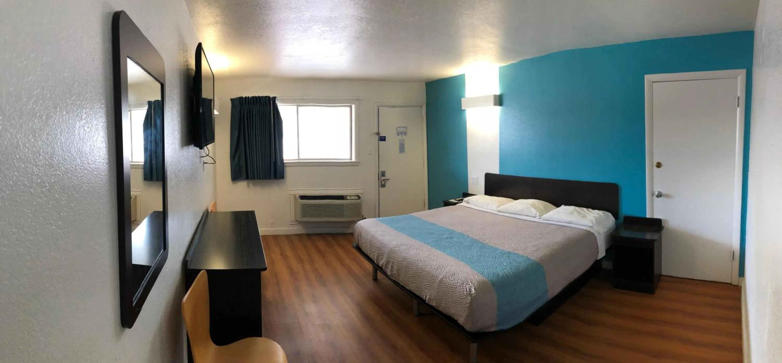 Bed in Trade Wind Motel