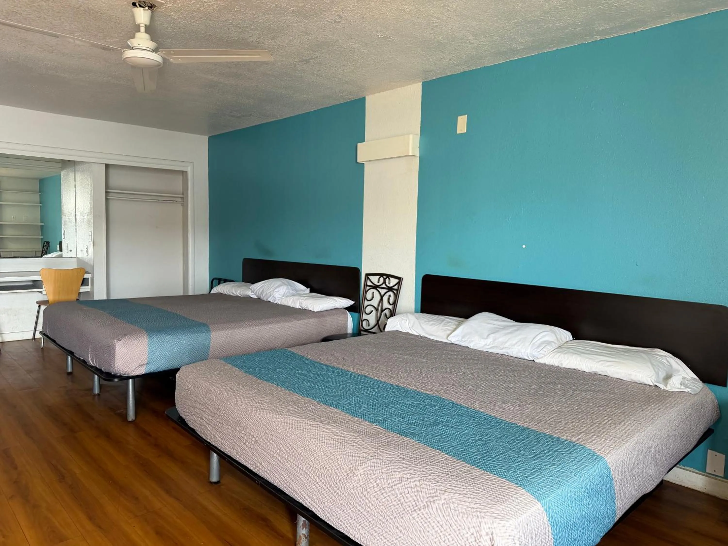 Bedroom, Bed in Trade Wind Motel Jacksonville TX US 69