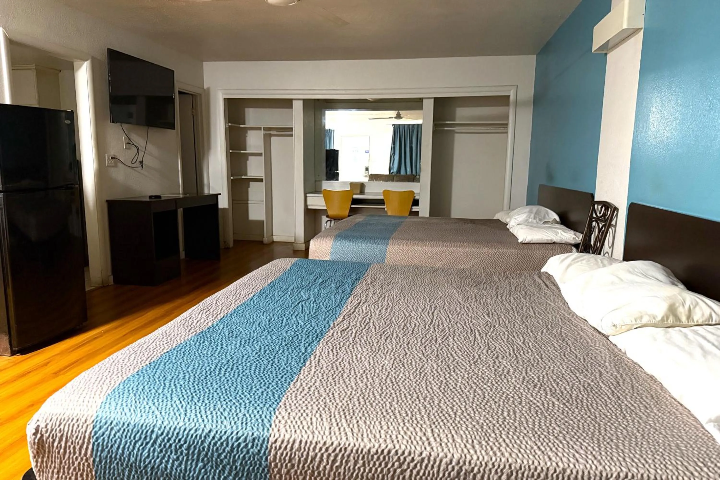 Bedroom, Bed in Trade Wind Motel Jacksonville TX US 69