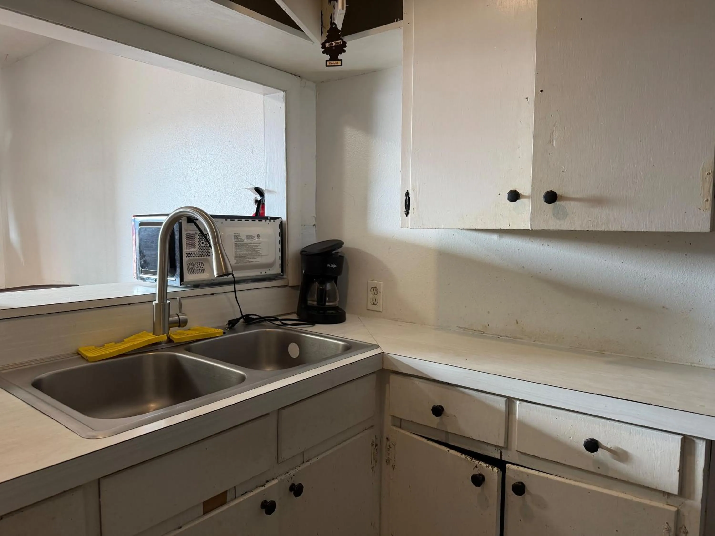 Kitchen or kitchenette in Trade Wind Motel Jacksonville TX US 69