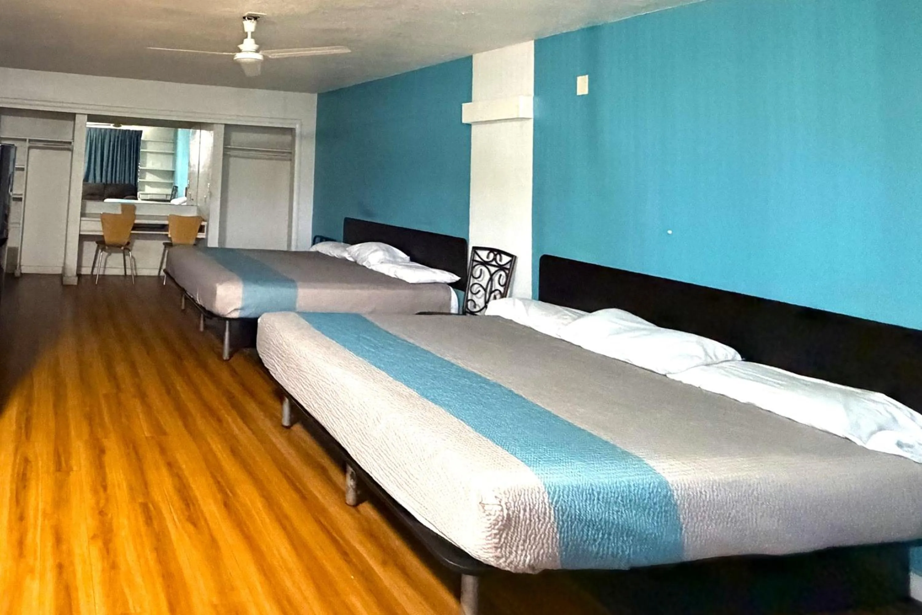 Bedroom, Bed in Trade Wind Motel Jacksonville TX US 69