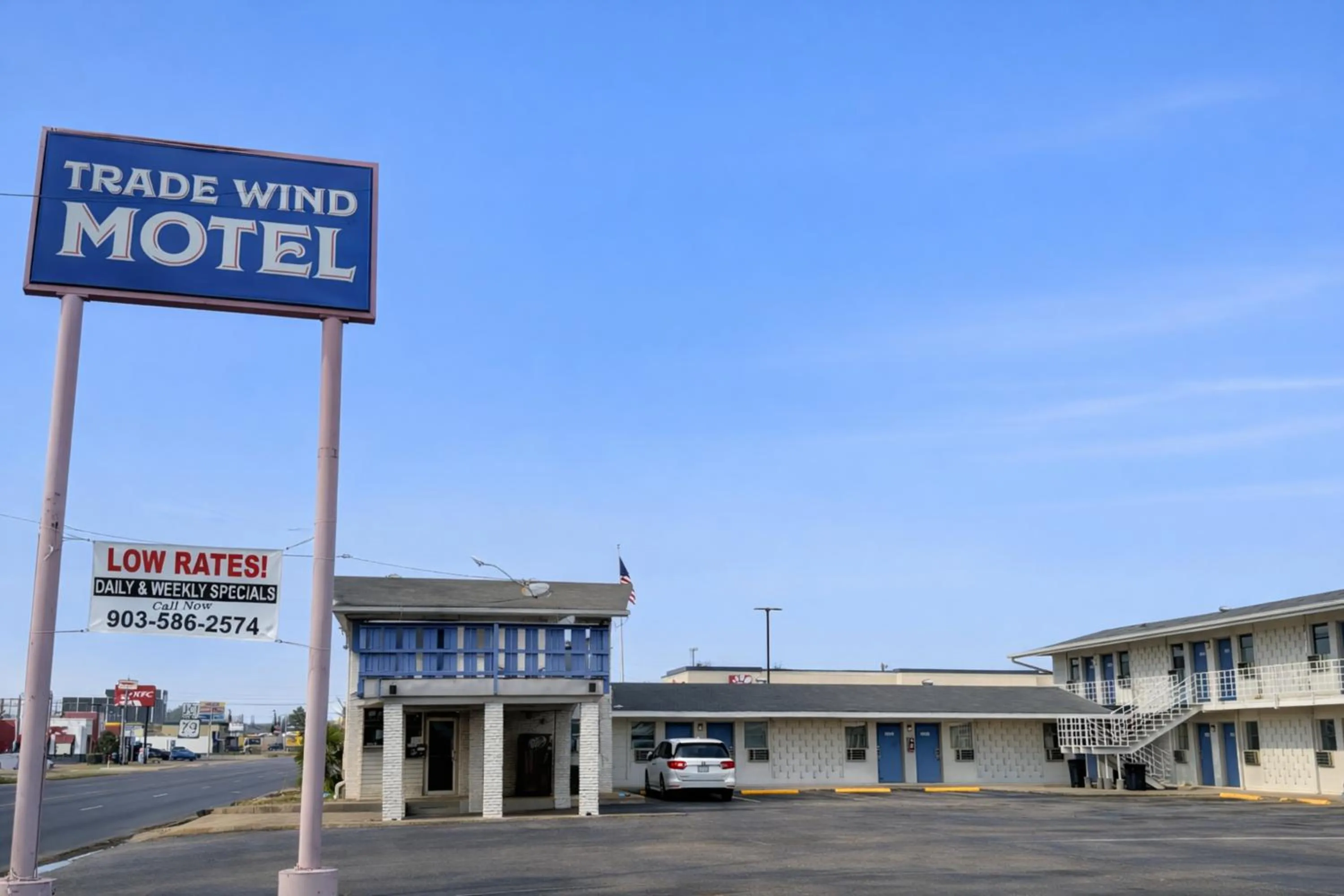 Property building in Trade Wind Motel Jacksonville TX US 69