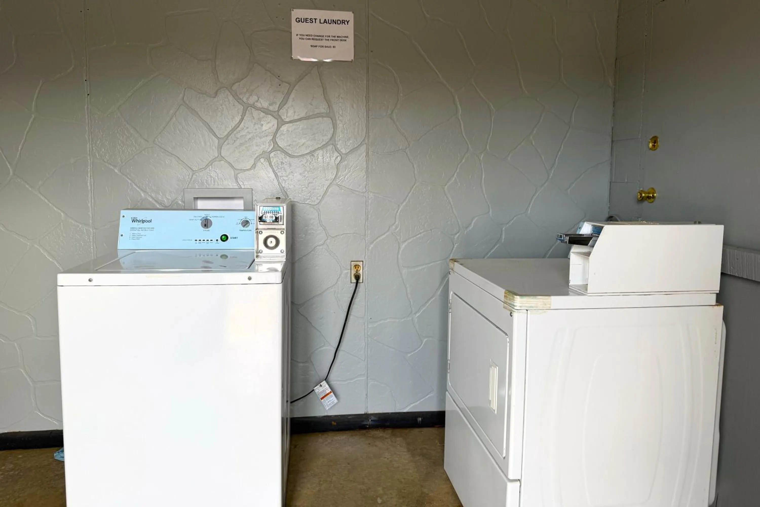 laundry in Trade Wind Motel Jacksonville TX US 69