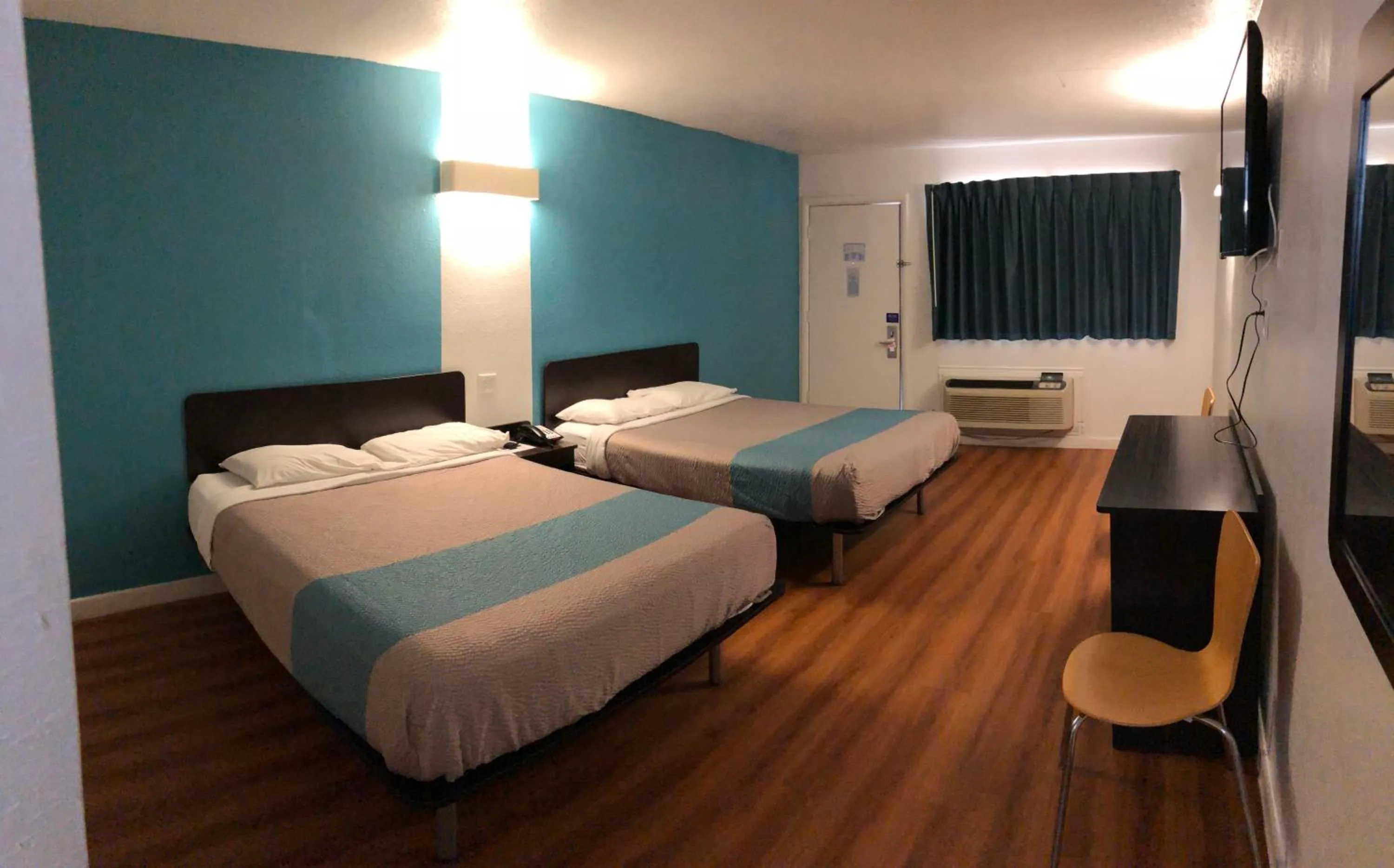 Bed in Trade Wind Motel